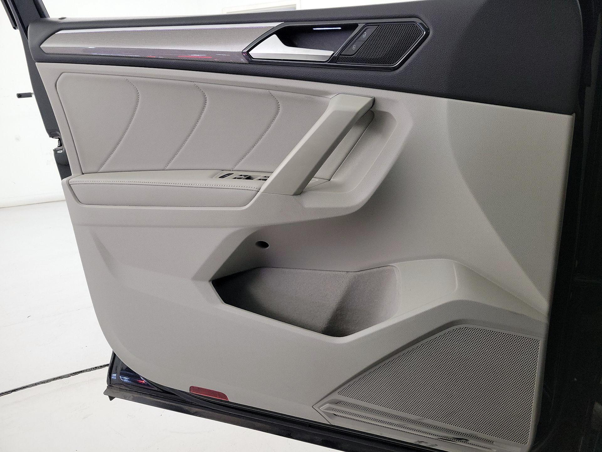 Thumbnail: 2023 Volkswagen Tiguan - 12