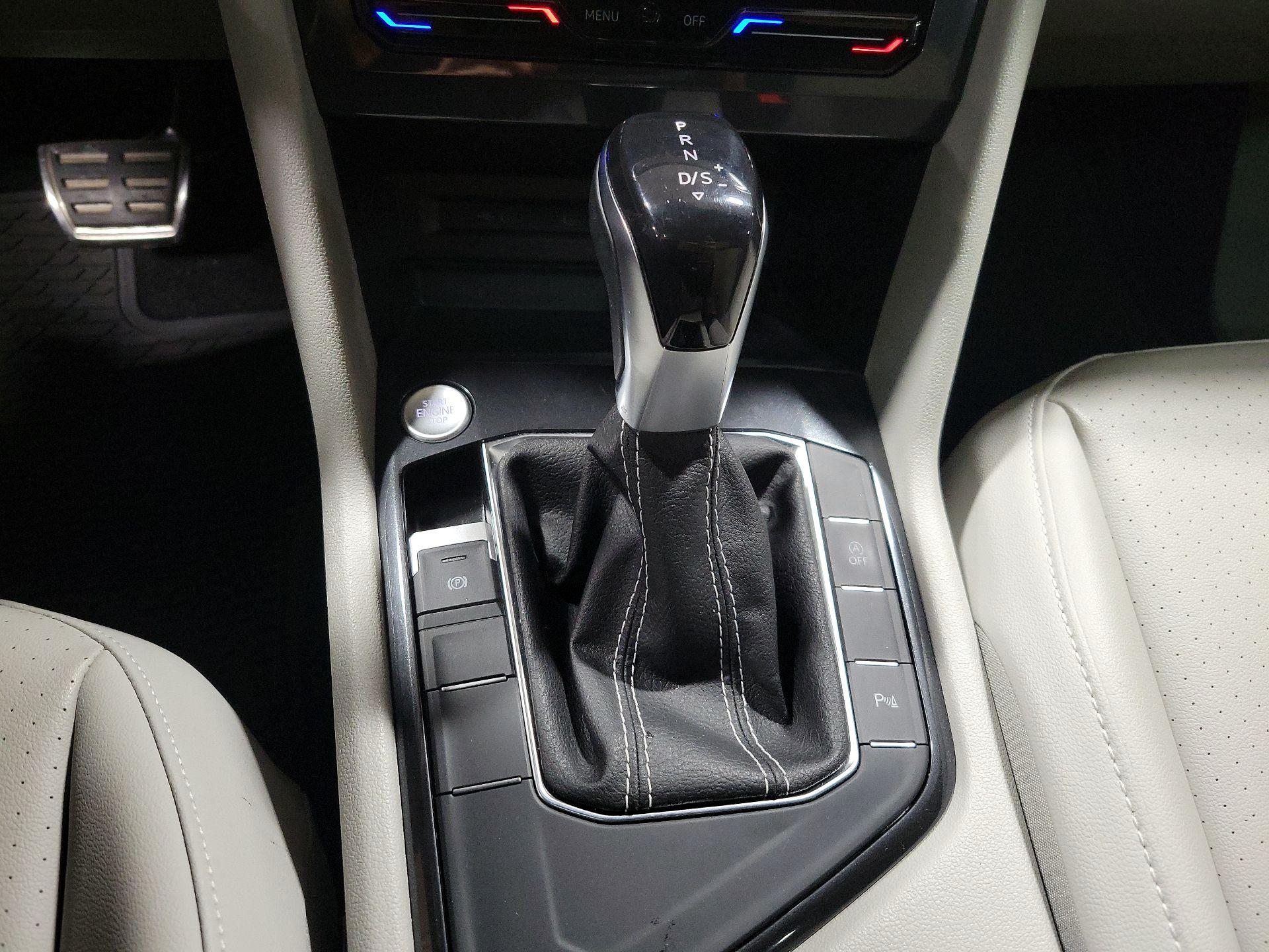 Thumbnail: 2023 Volkswagen Tiguan - 17