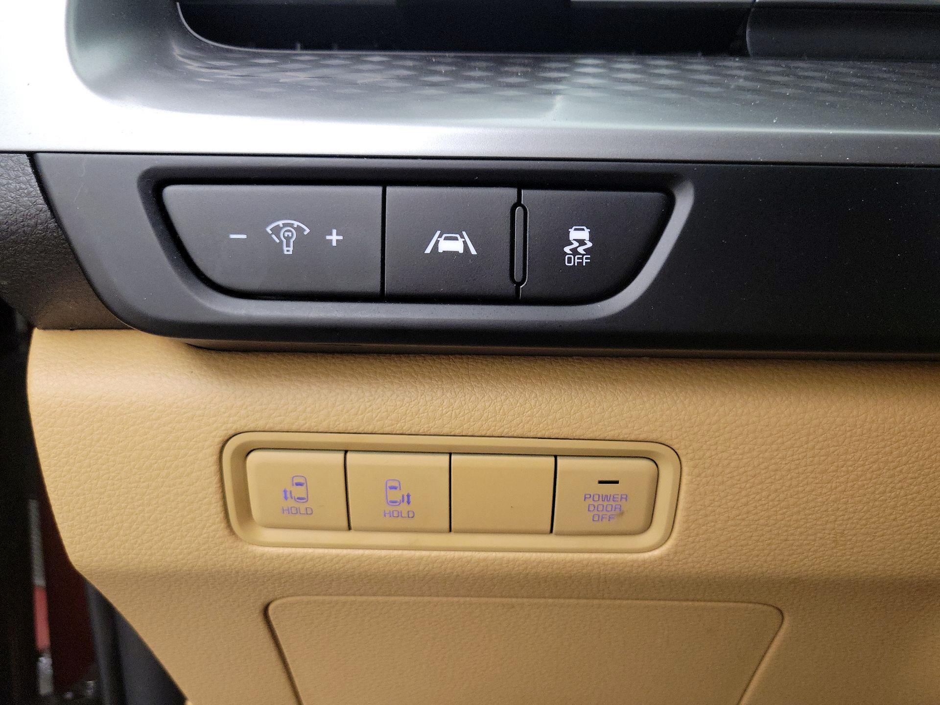 Thumbnail: 2023 Kia Carnival - 13