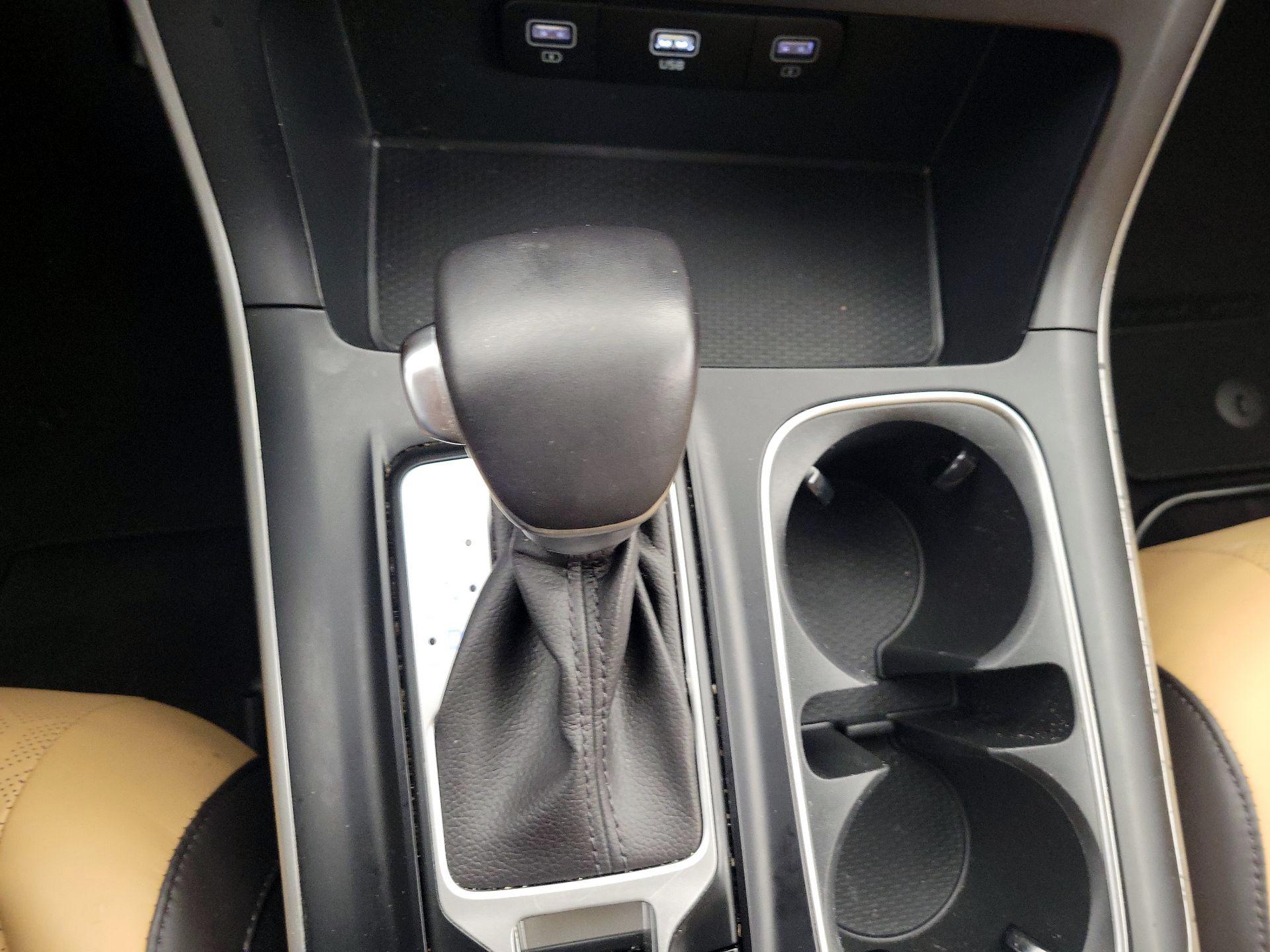 Thumbnail: 2023 Kia Carnival - 17