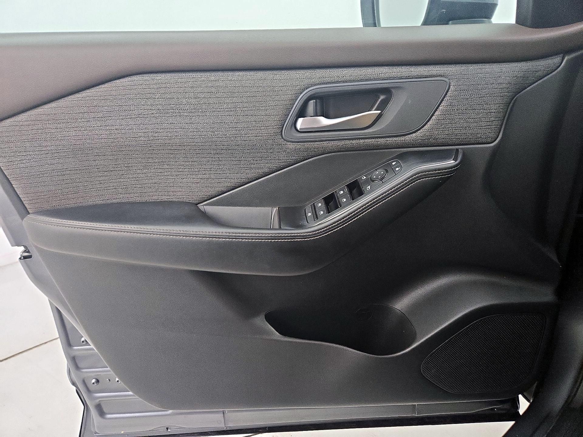 Thumbnail: 2023 Nissan Rogue - 12