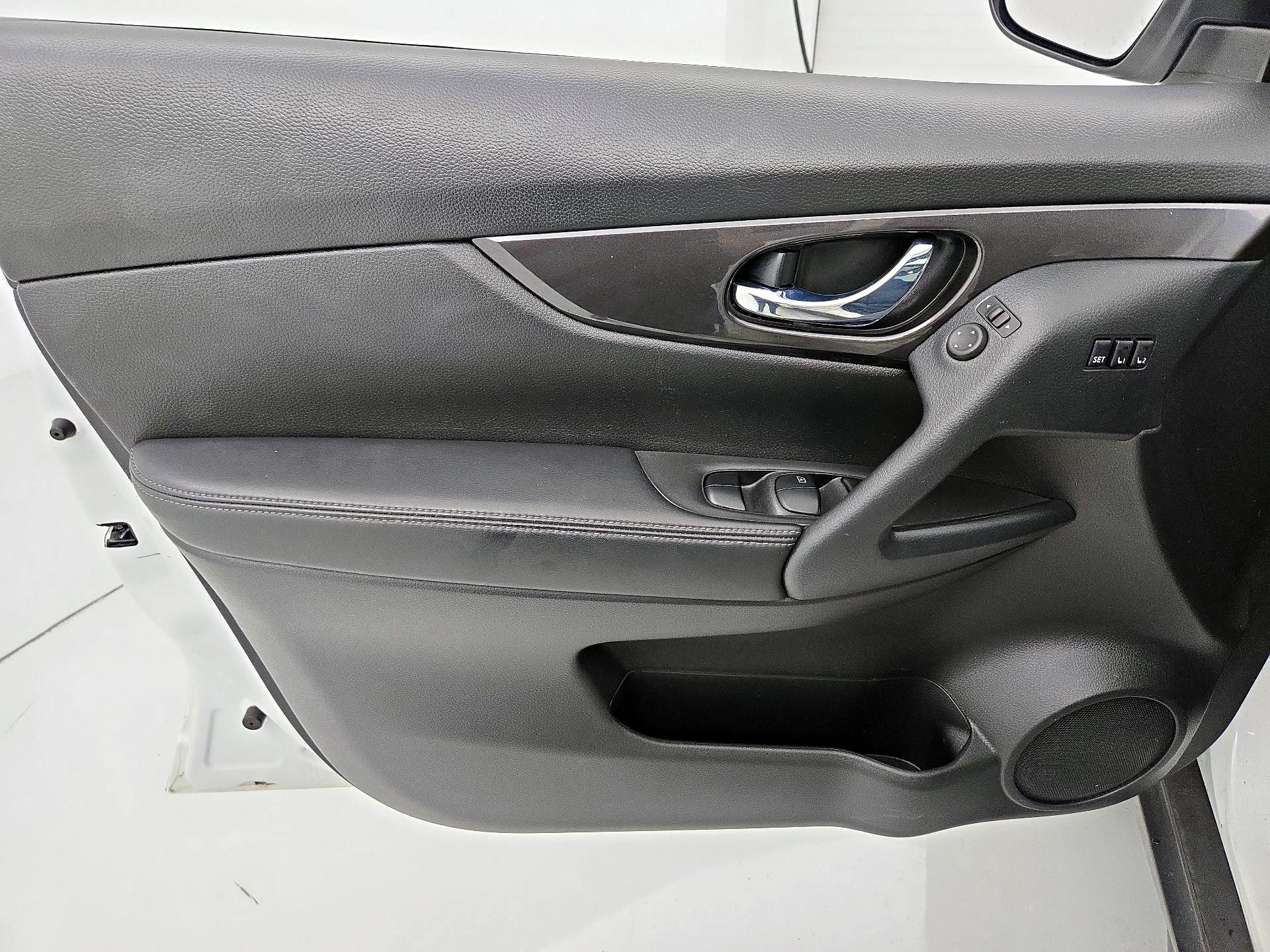 Thumbnail: 2018 Nissan Rogue - 12