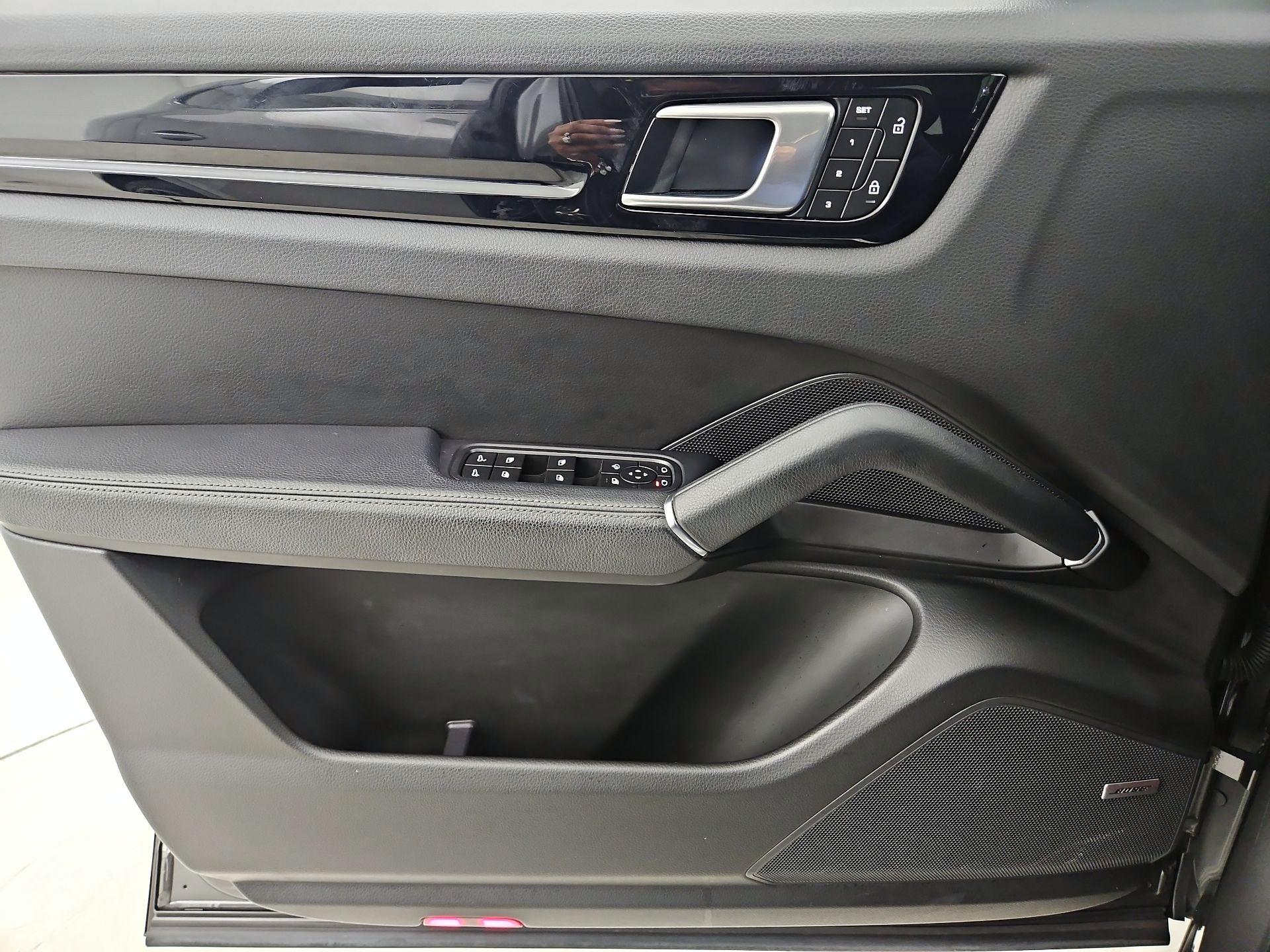 Thumbnail: 2023 Porsche Cayenne - 12