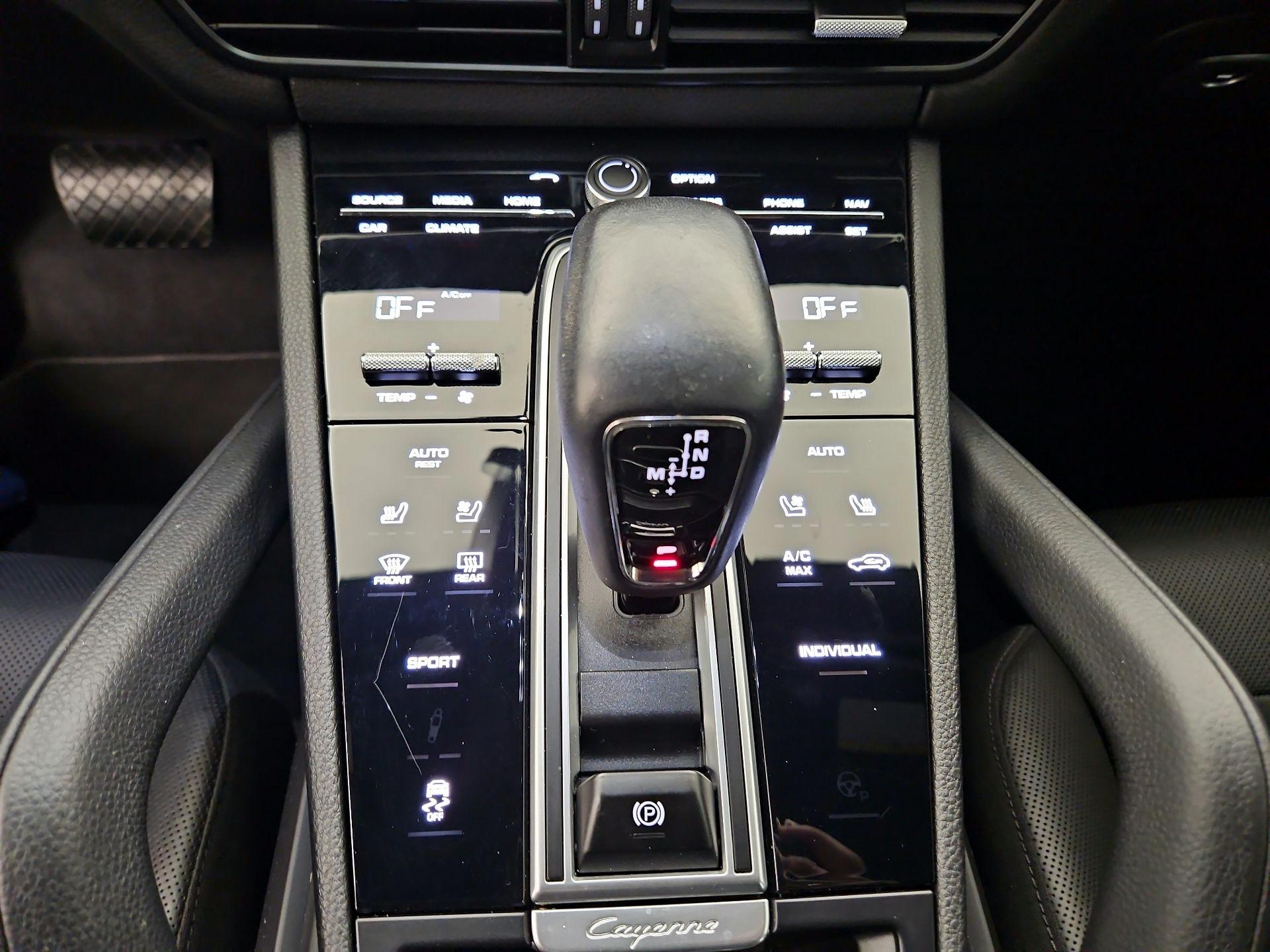 Thumbnail: 2023 Porsche Cayenne - 17