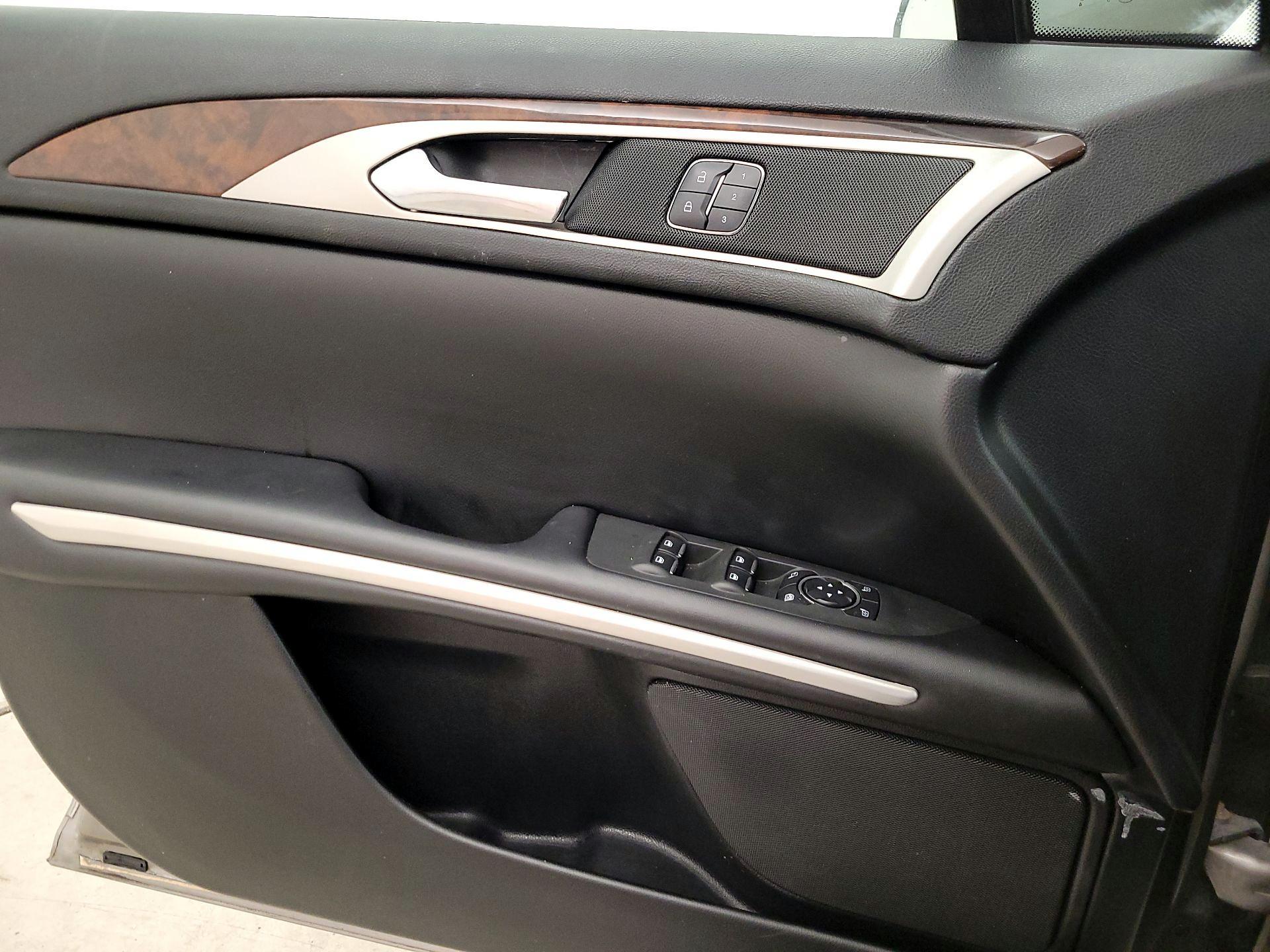 Thumbnail: 2016 Lincoln MKZ - 12