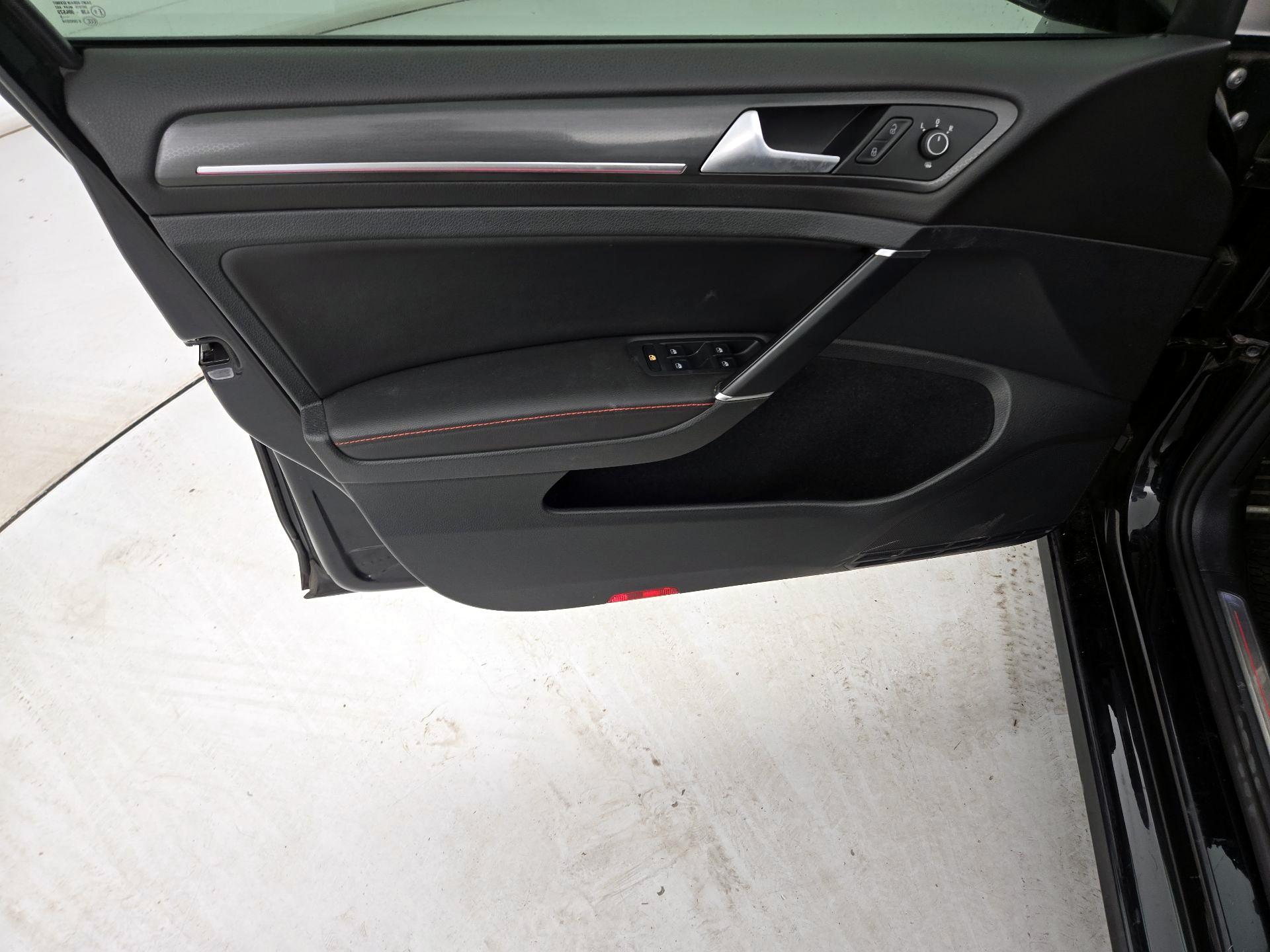 Thumbnail: 2019 Volkswagen Golf - 12