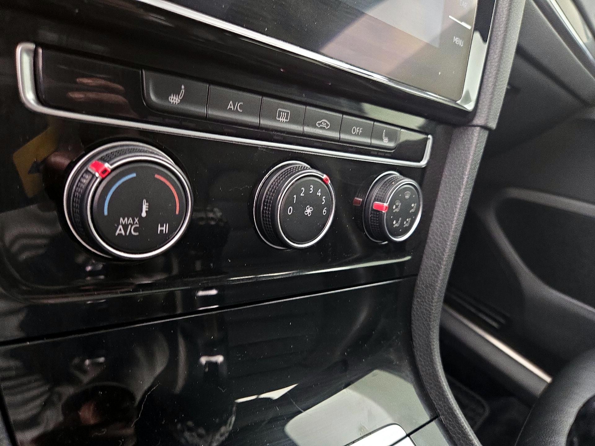 Thumbnail: 2019 Volkswagen Golf - 16