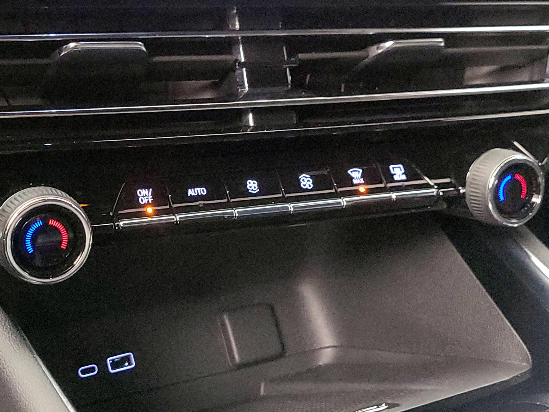 Thumbnail: 2024 Chevrolet Traverse - 16