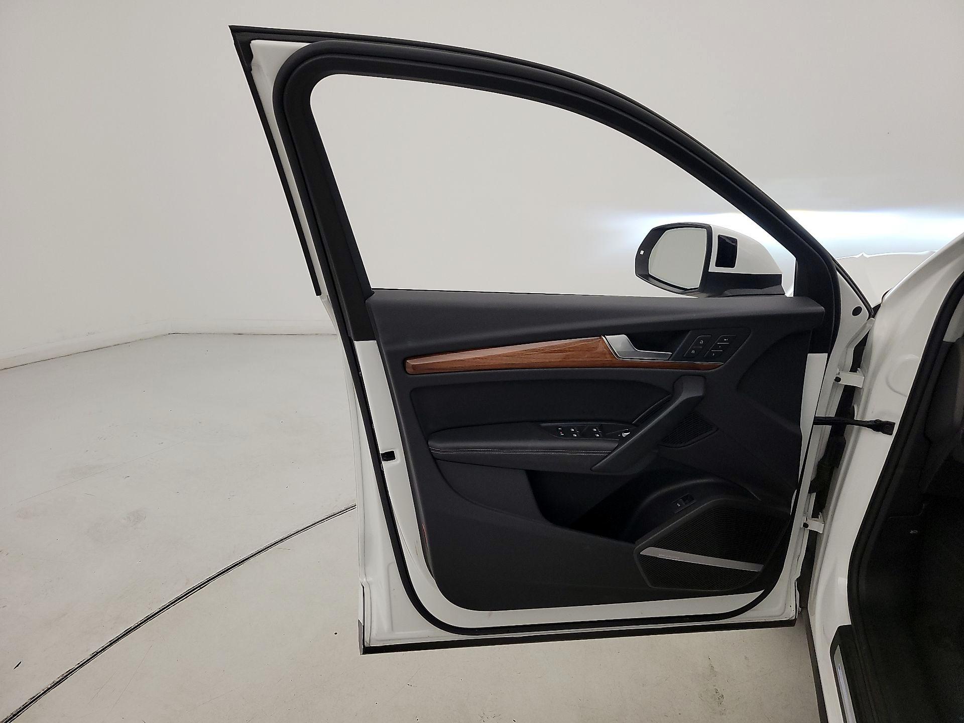 Thumbnail: 2023 Audi Q5 - 12