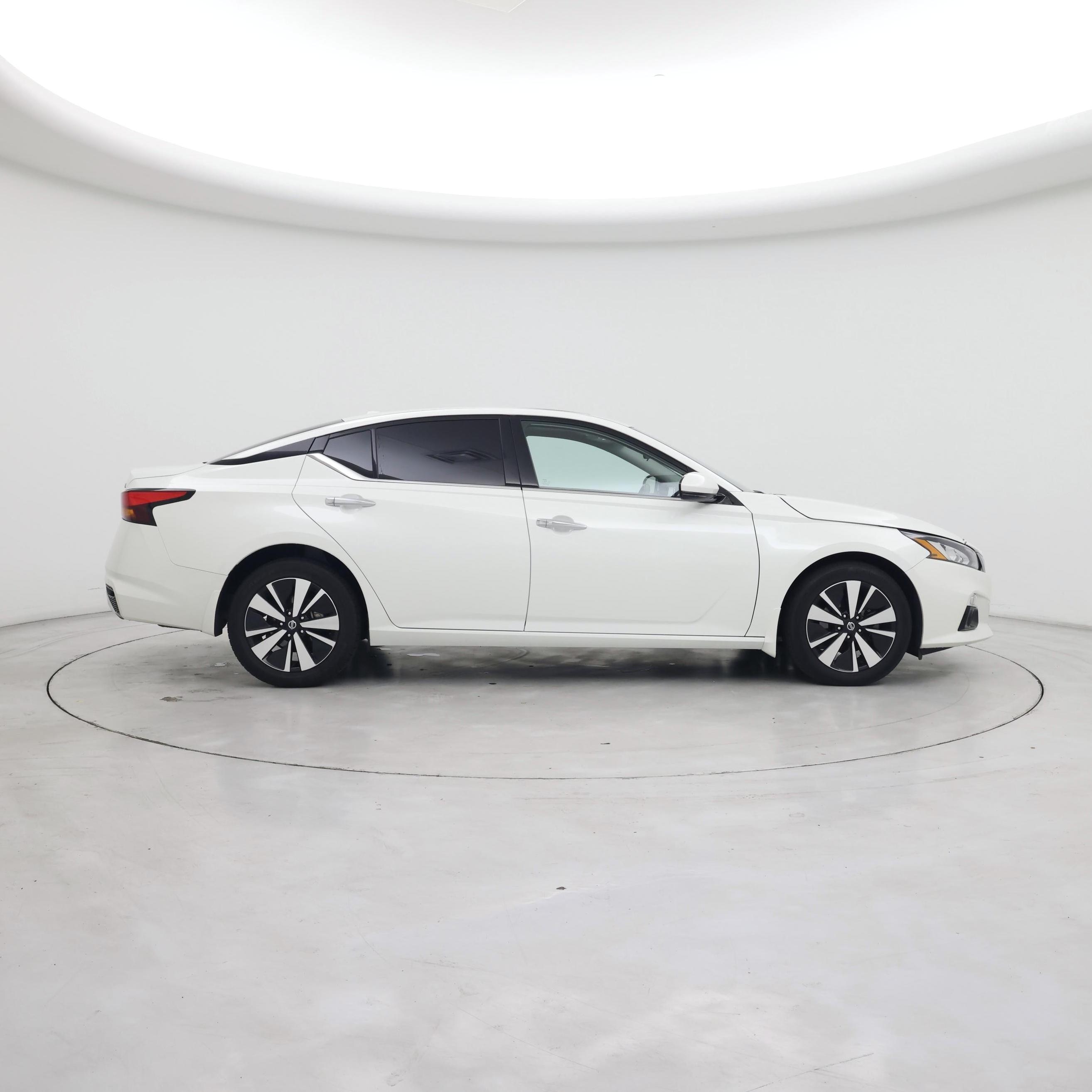 Thumbnail: 2022 Nissan Altima - 7