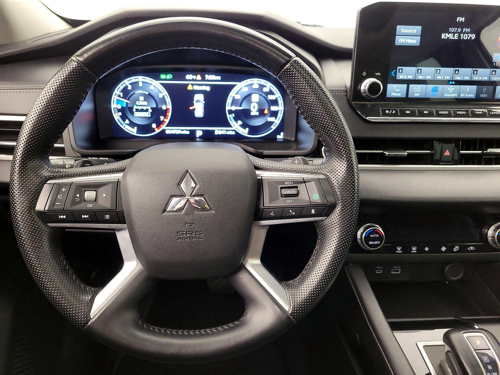 Thumbnail: 2023 Mitsubishi Outlander - 10