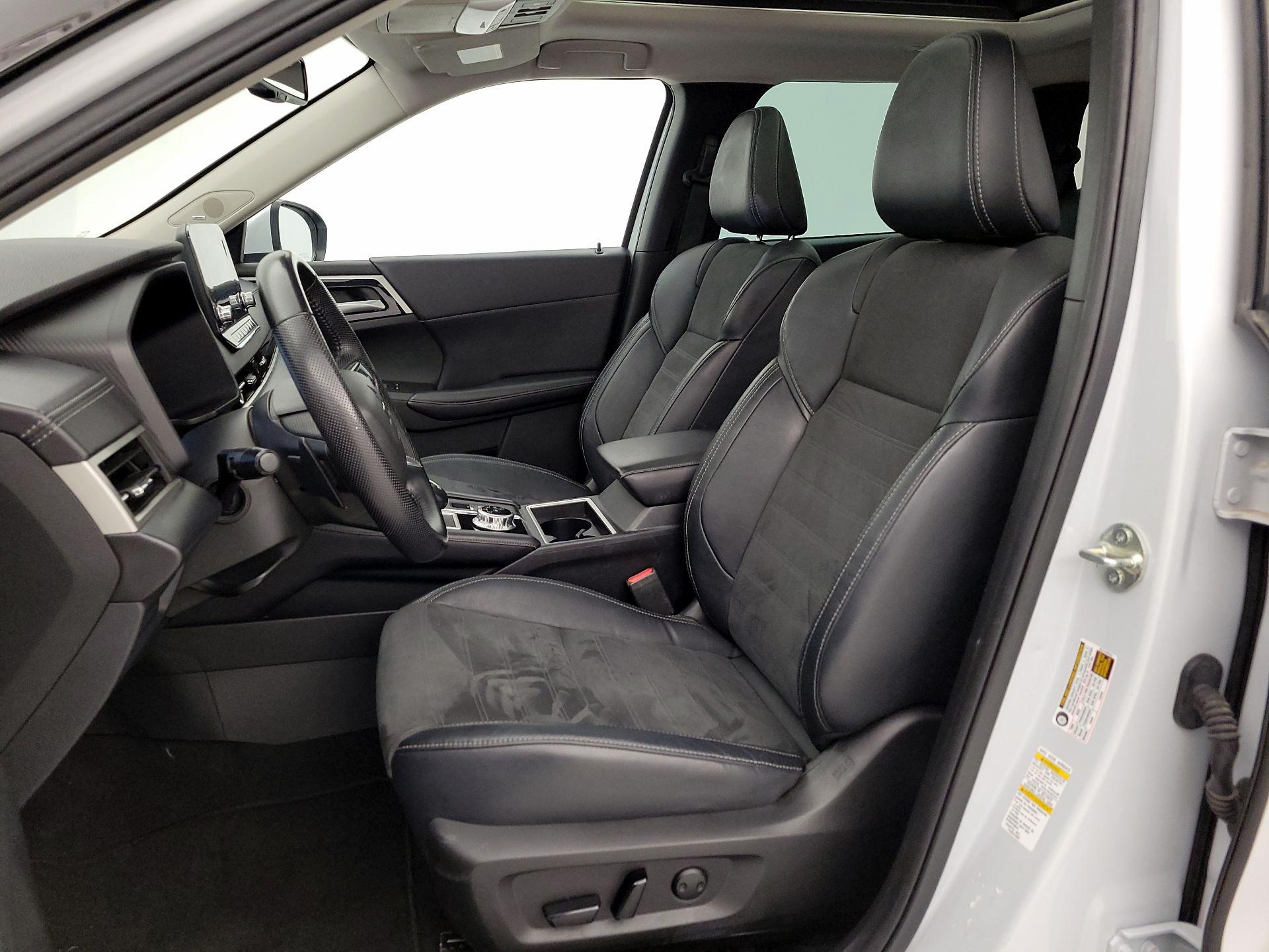 Thumbnail: 2023 Mitsubishi Outlander - 11