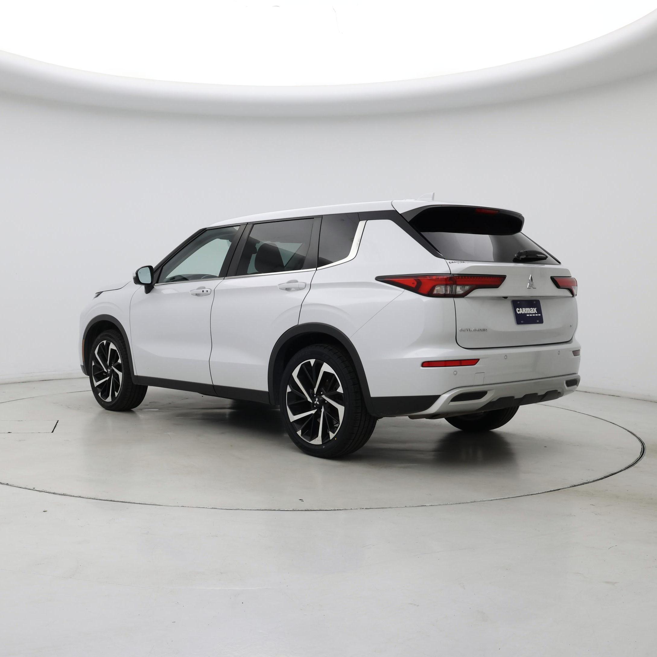 Thumbnail: 2023 Mitsubishi Outlander - 2