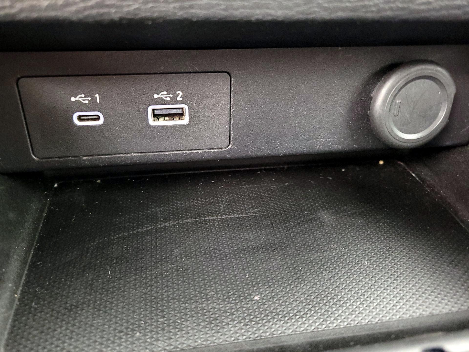 Thumbnail: 2023 Mitsubishi Outlander - 19