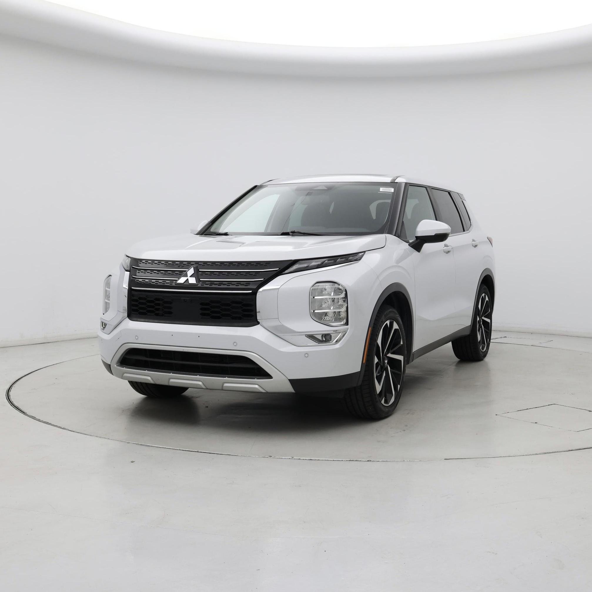 Thumbnail: 2023 Mitsubishi Outlander - 4