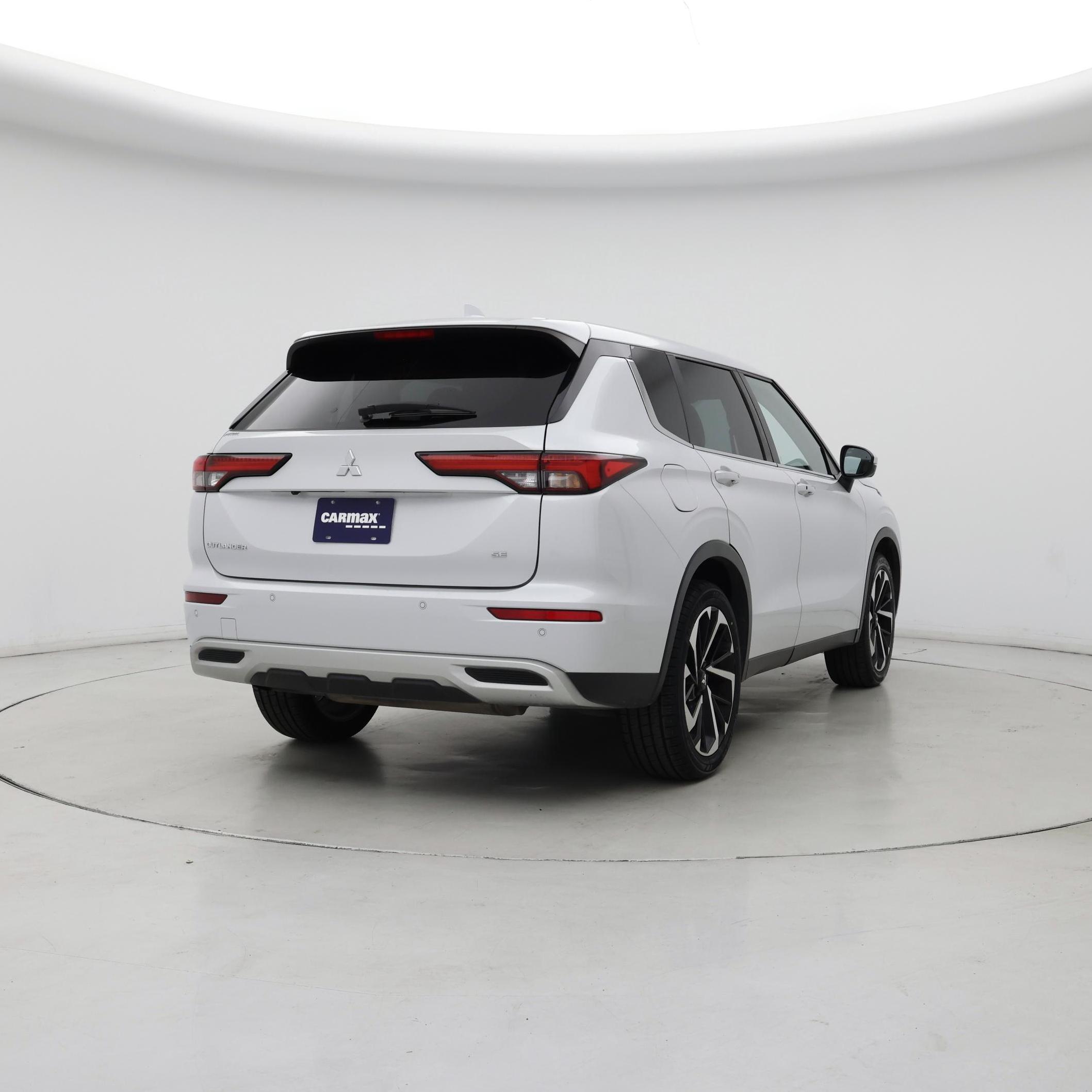 Thumbnail: 2023 Mitsubishi Outlander - 8