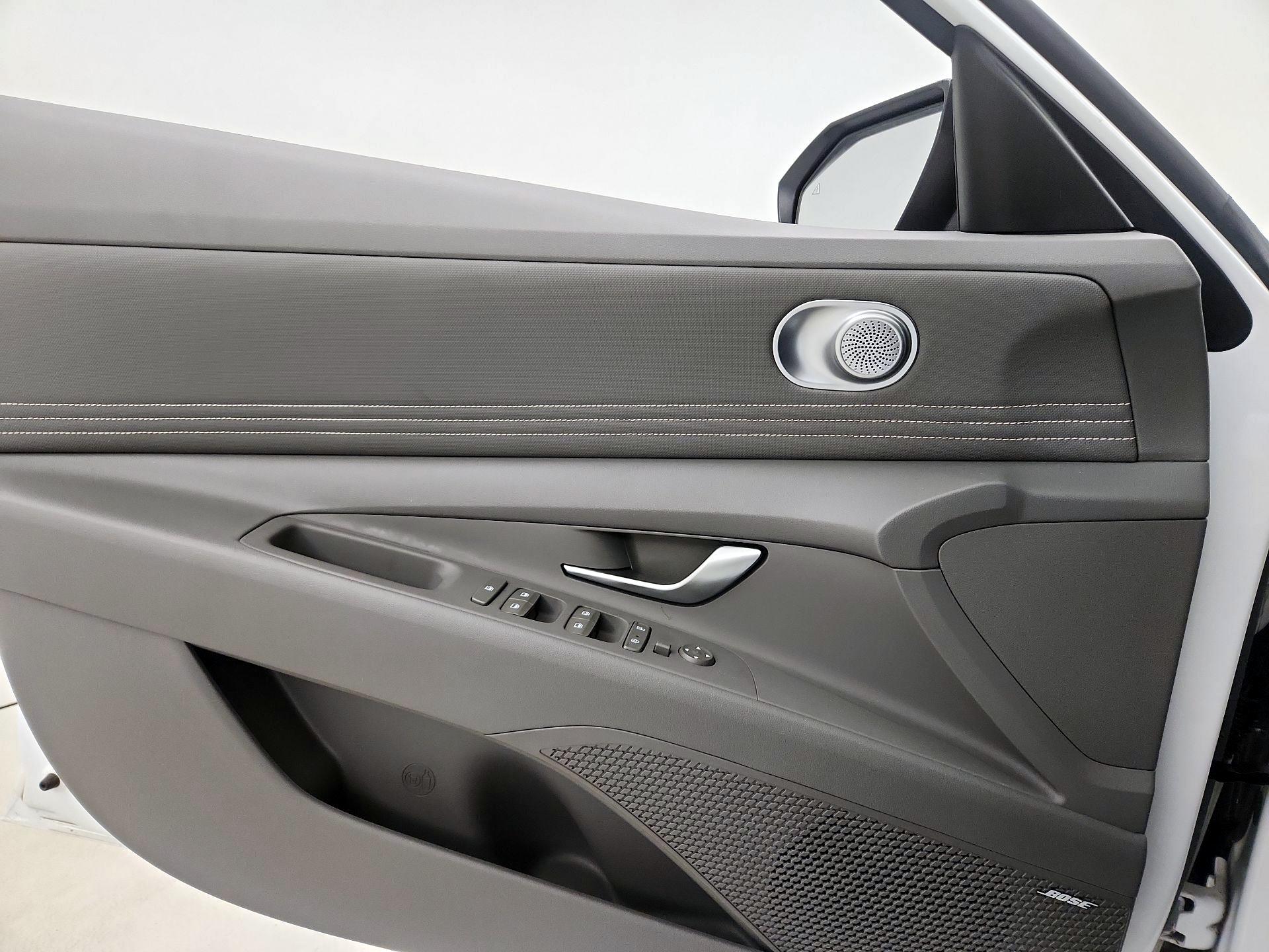 Thumbnail: 2021 Hyundai Elantra - 12