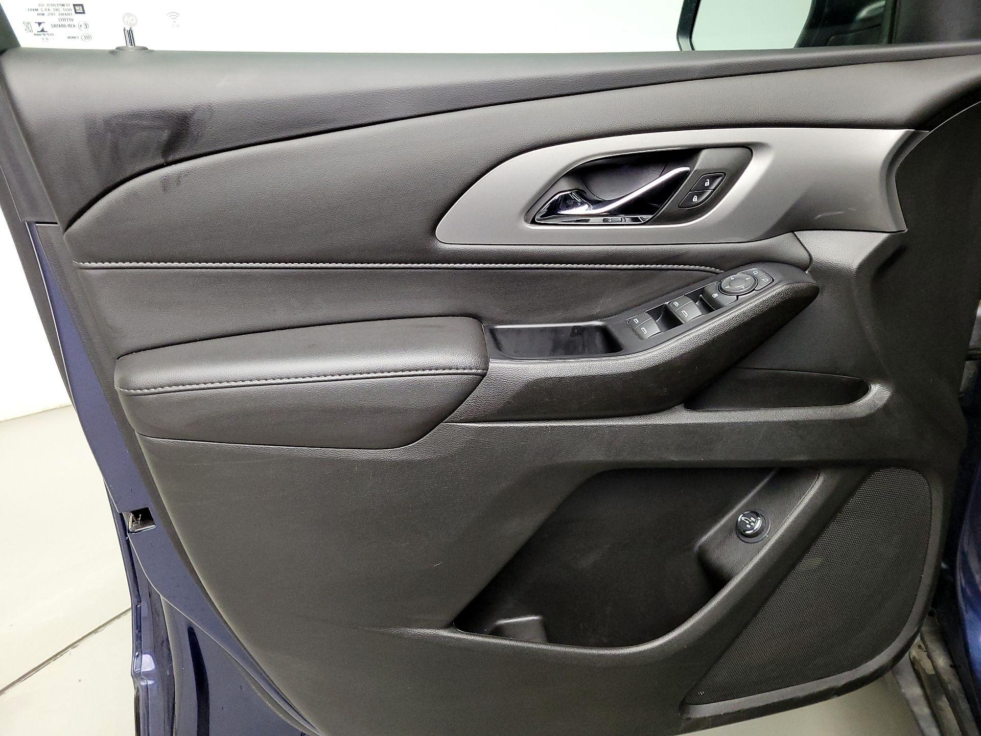 Thumbnail: 2022 Chevrolet Traverse - 12