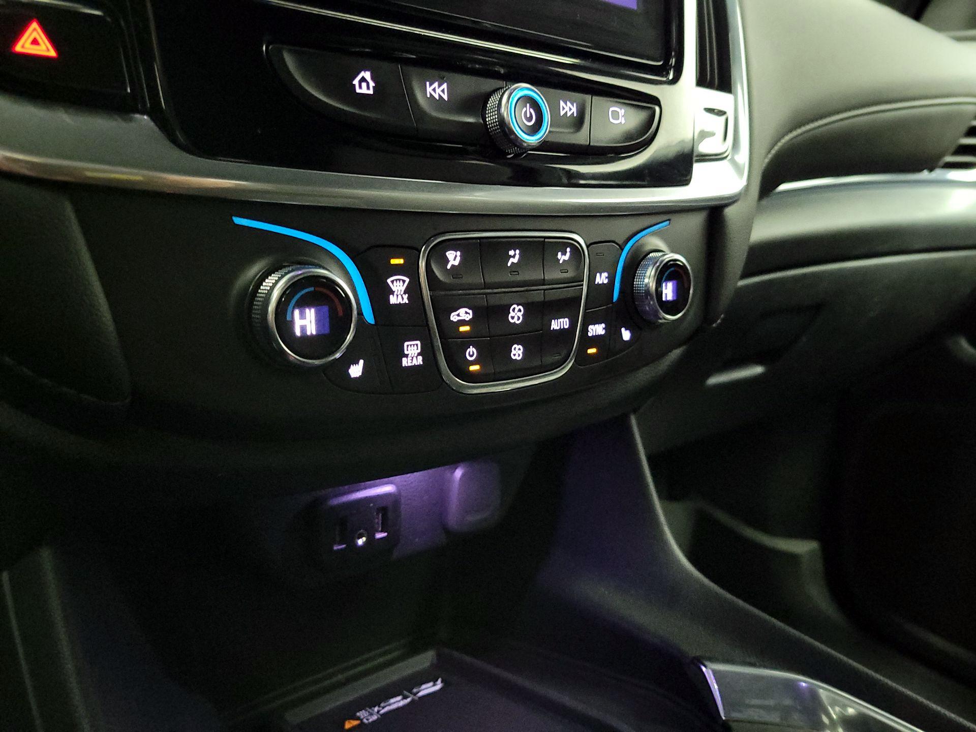 Thumbnail: 2022 Chevrolet Traverse - 16