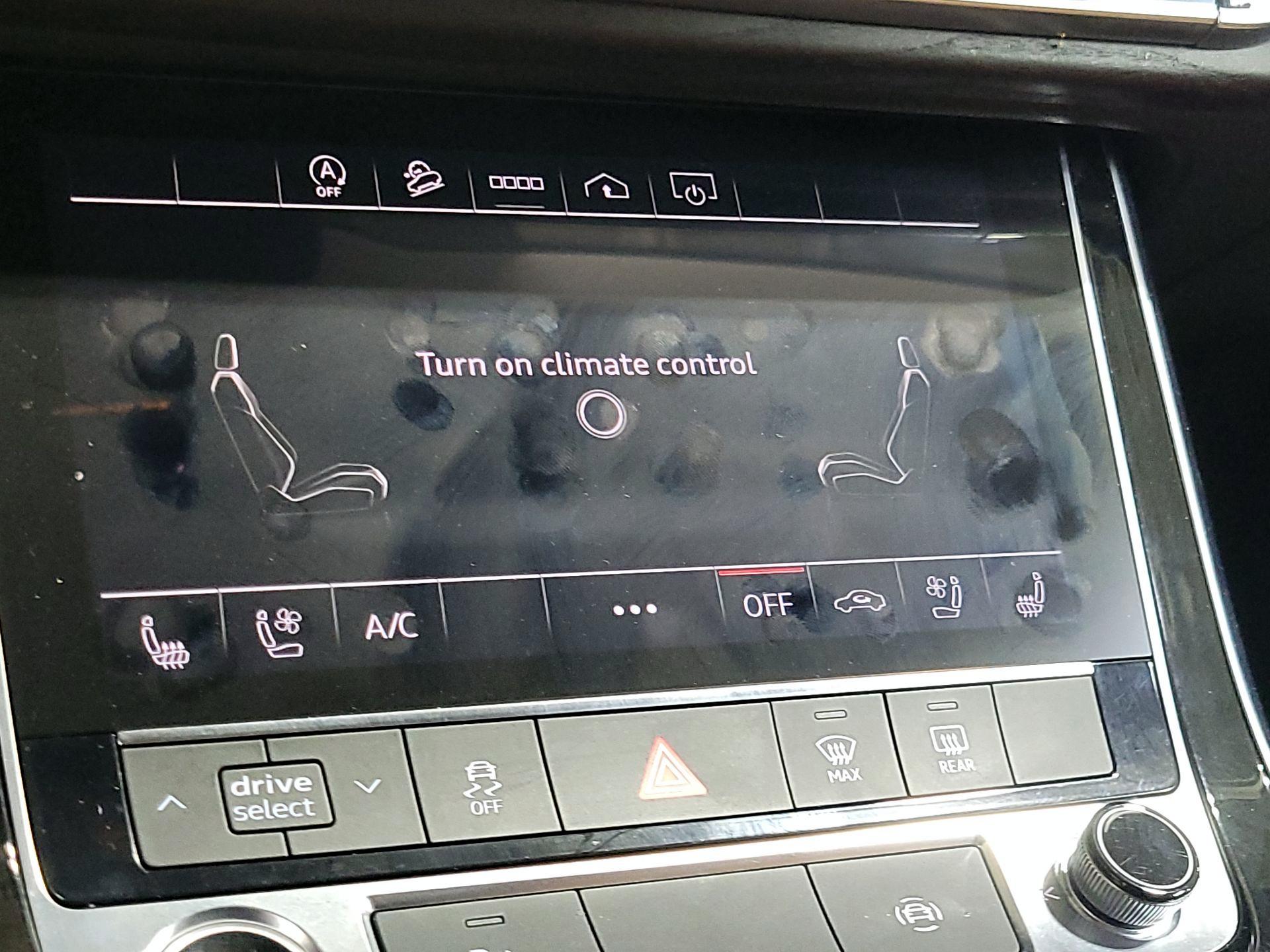 Thumbnail: 2022 Audi Q8 - 16