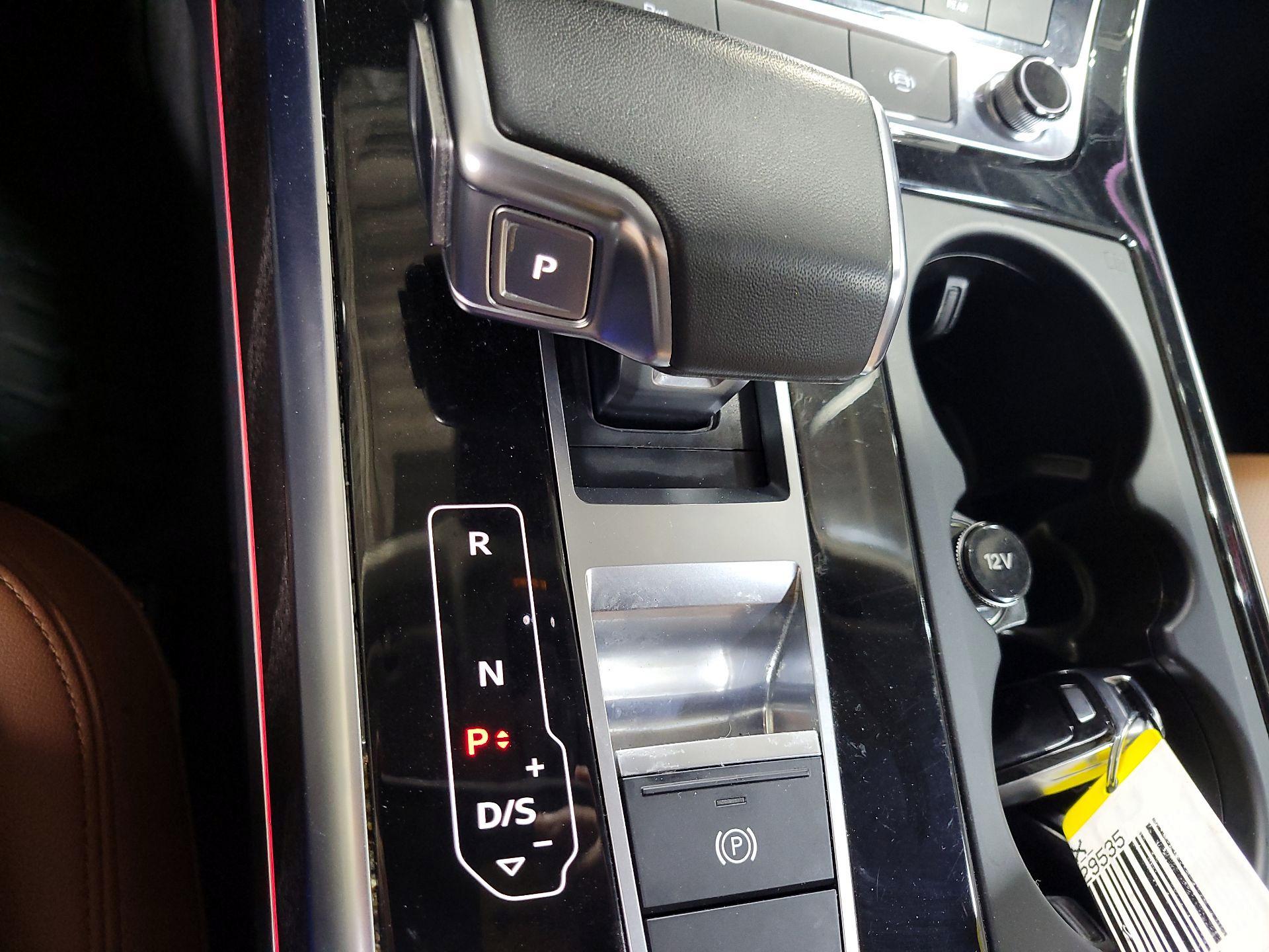 Thumbnail: 2022 Audi Q8 - 17