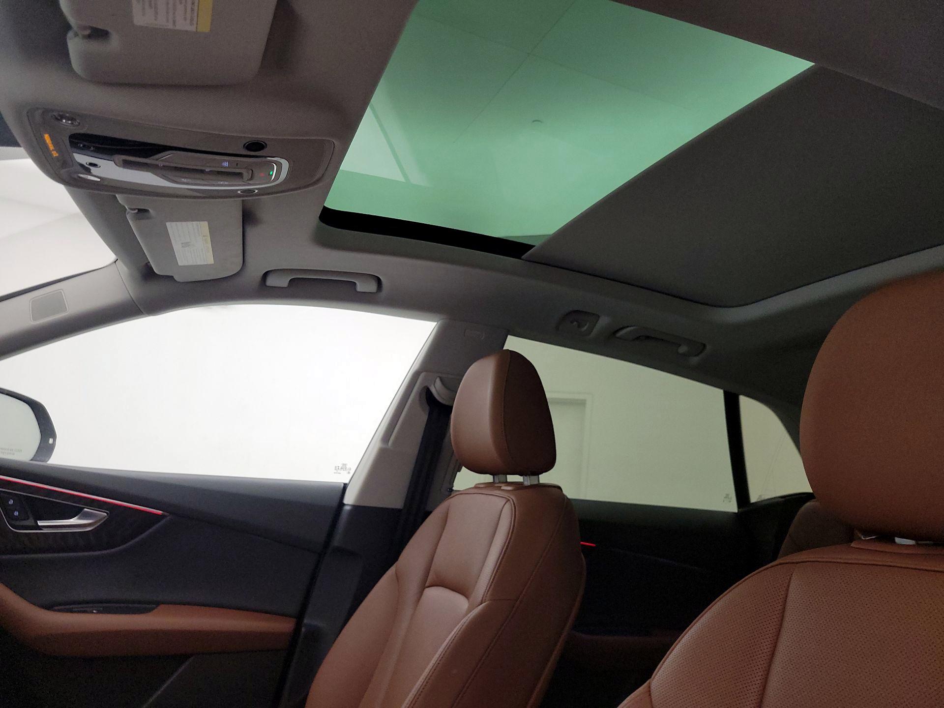 Thumbnail: 2022 Audi Q8 - 19