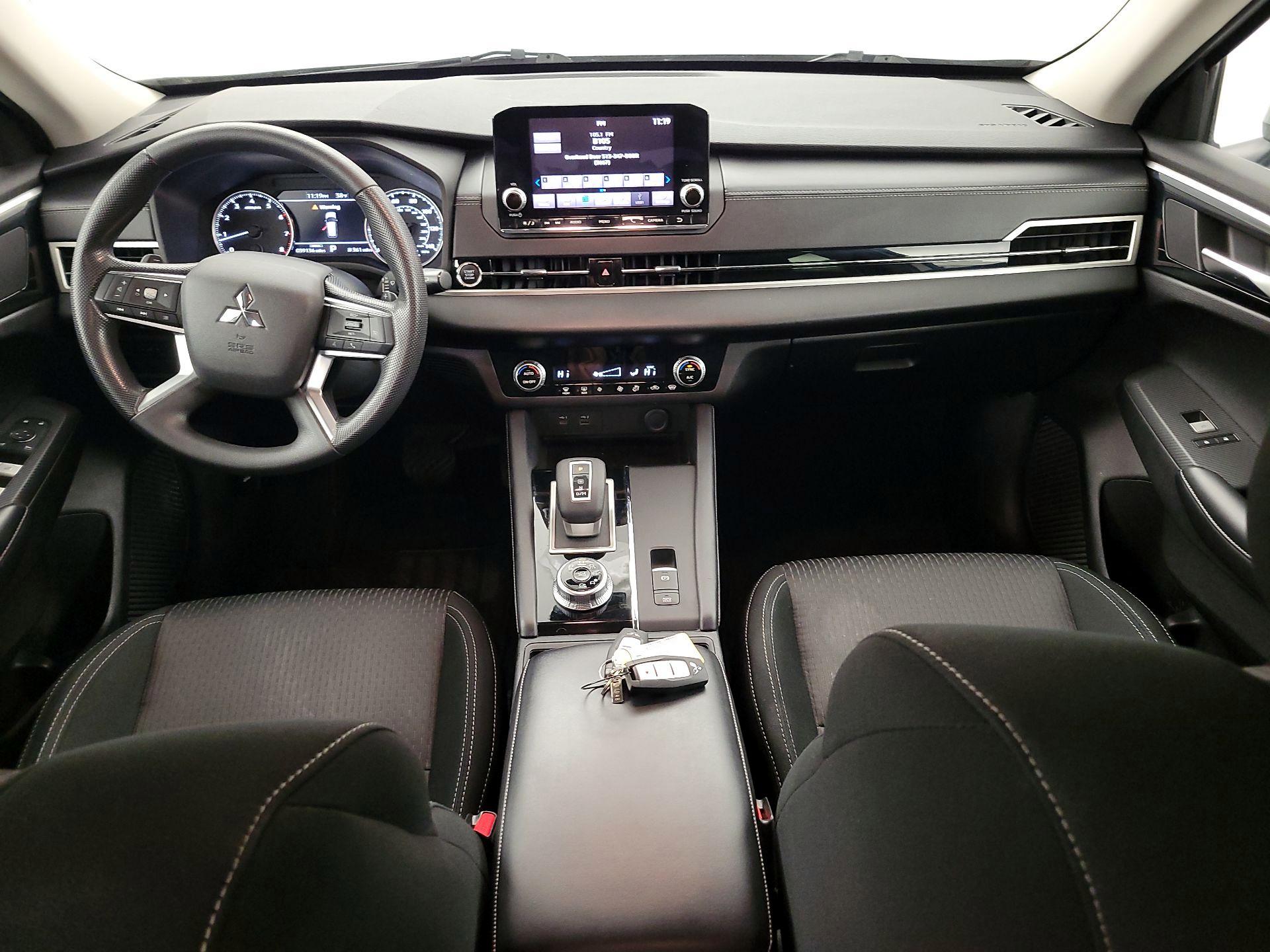 Thumbnail: 2022 Mitsubishi Outlander - 9