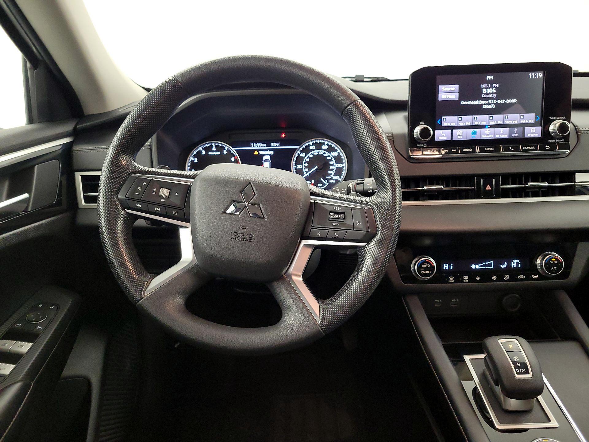 Thumbnail: 2022 Mitsubishi Outlander - 10