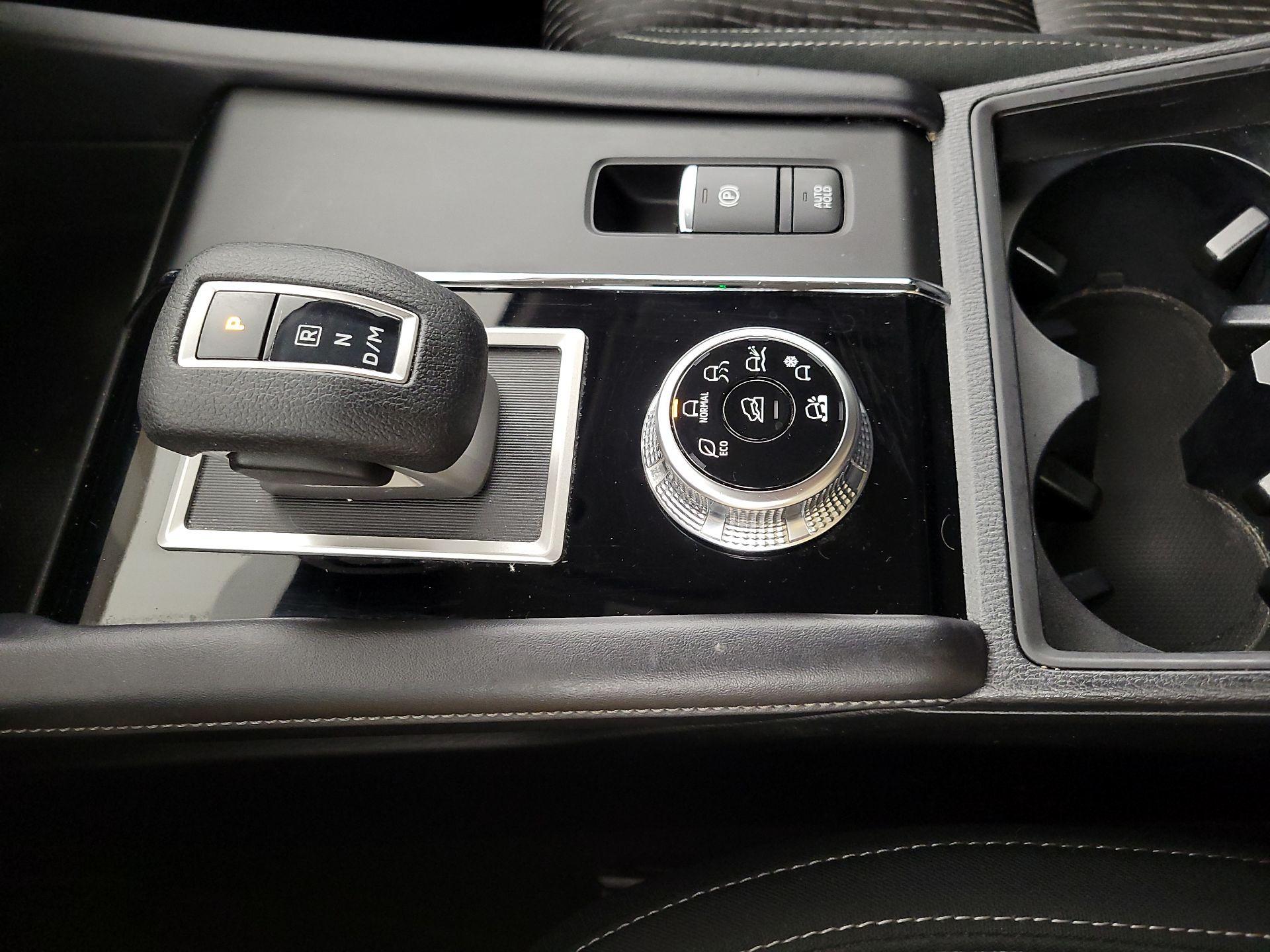 Thumbnail: 2022 Mitsubishi Outlander - 17