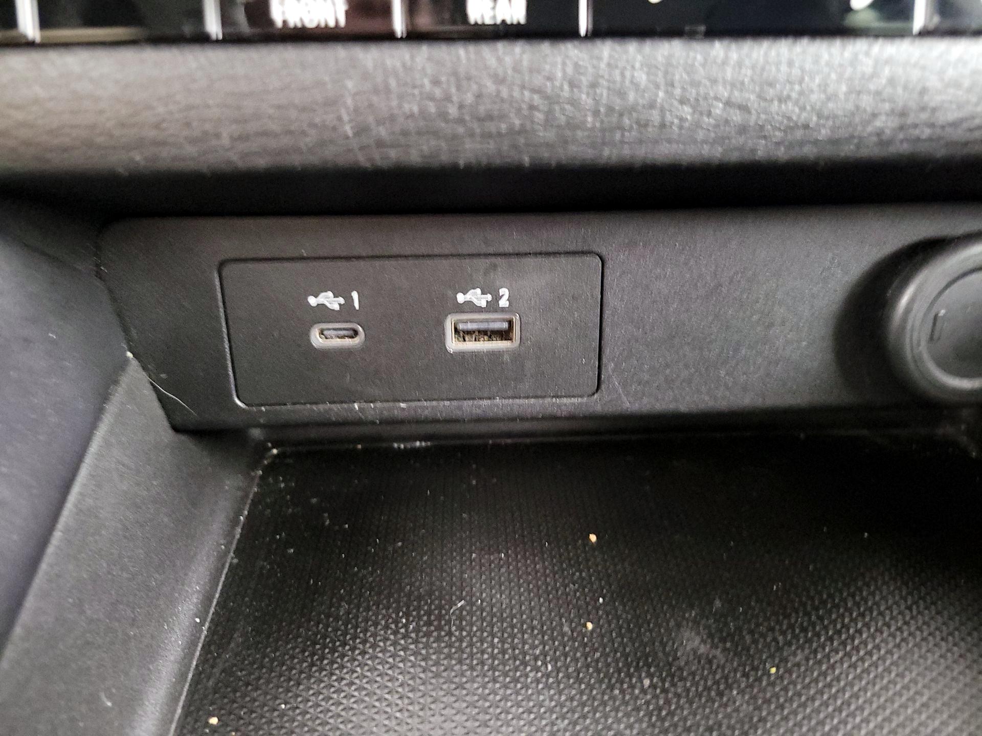 Thumbnail: 2022 Mitsubishi Outlander - 18