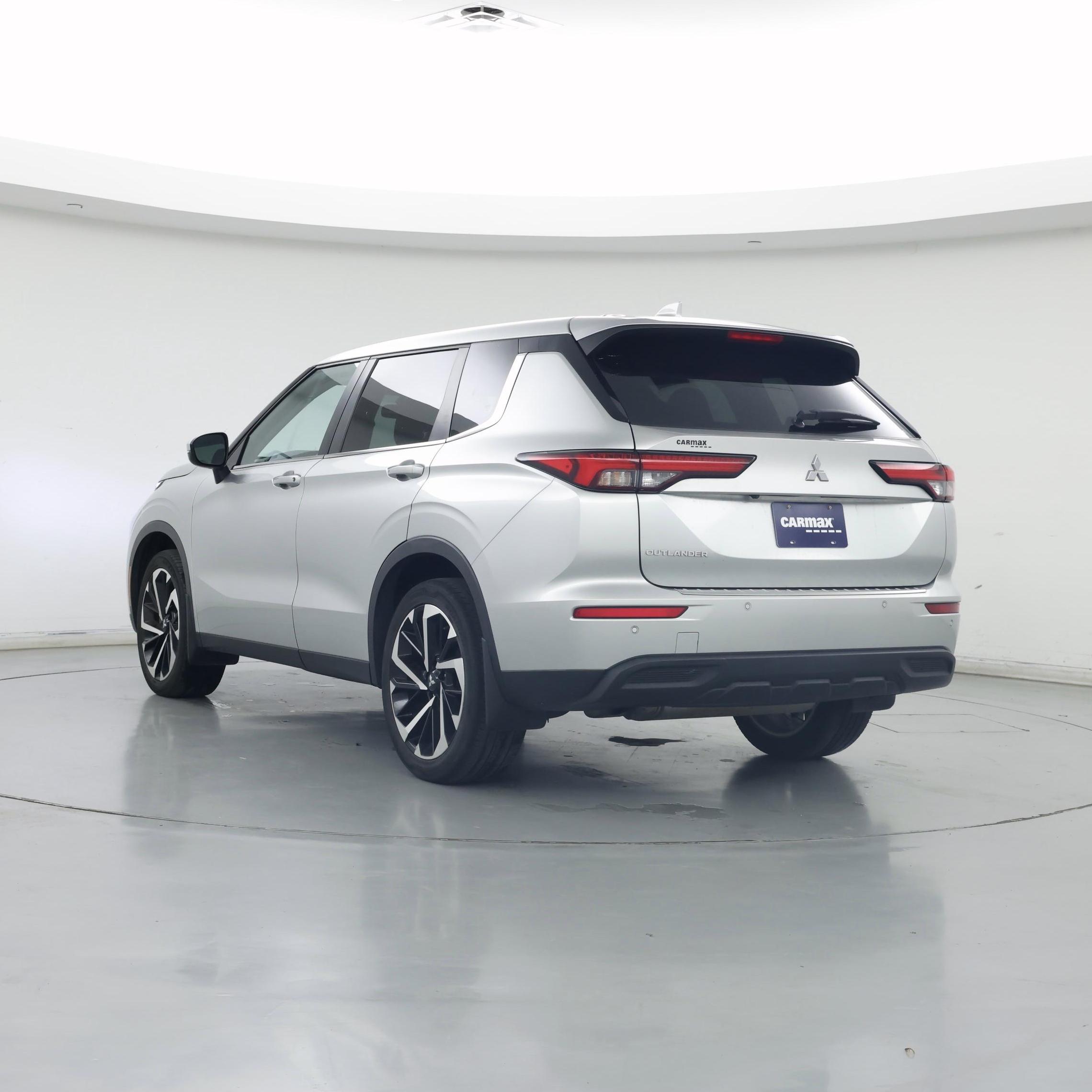 Thumbnail: 2022 Mitsubishi Outlander - 2