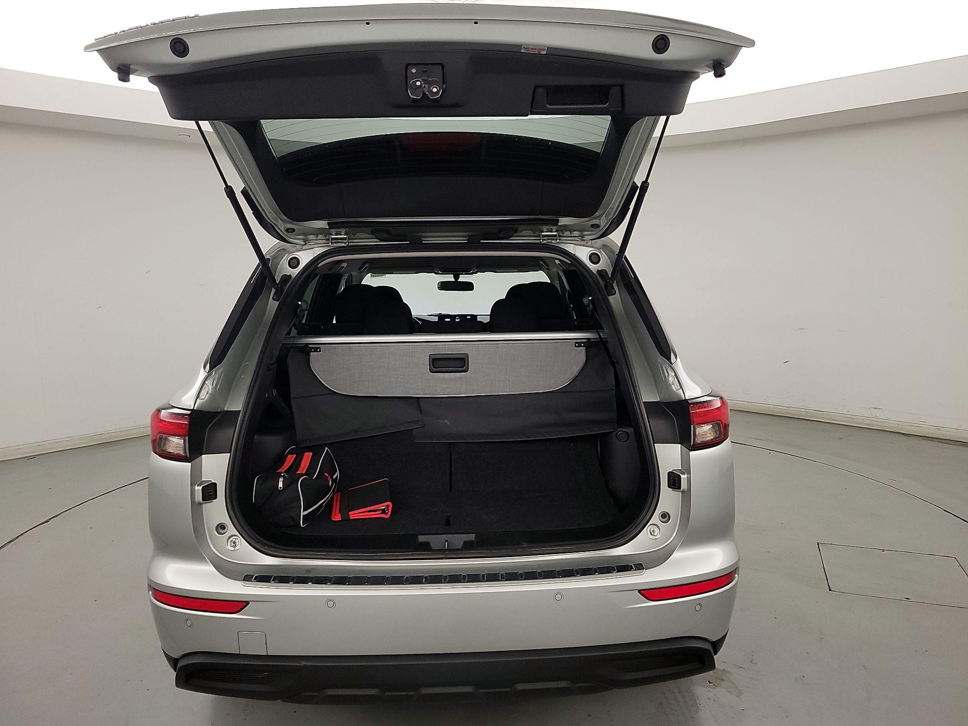 Thumbnail: 2022 Mitsubishi Outlander - 20