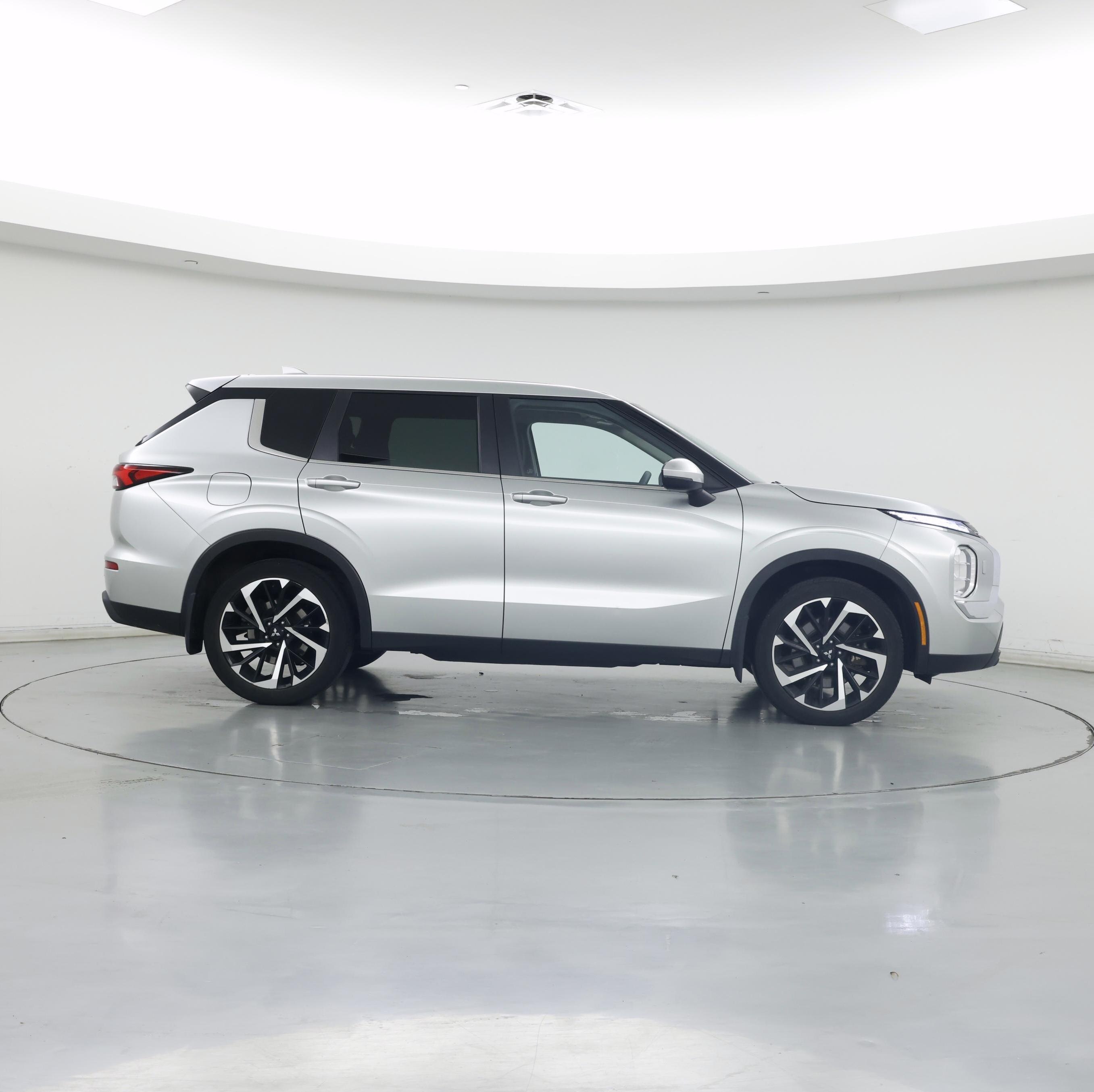 Thumbnail: 2022 Mitsubishi Outlander - 7