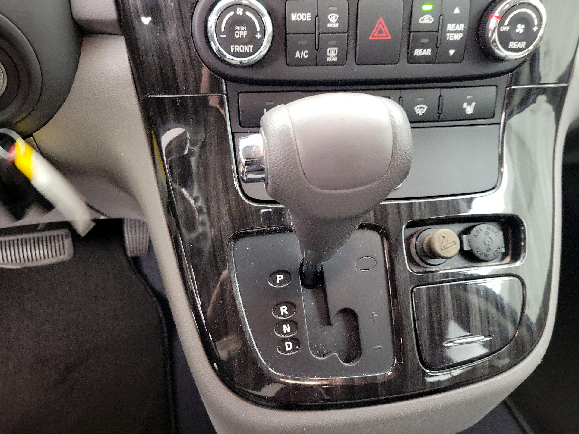 Thumbnail: 2014 Kia Sedona - 16