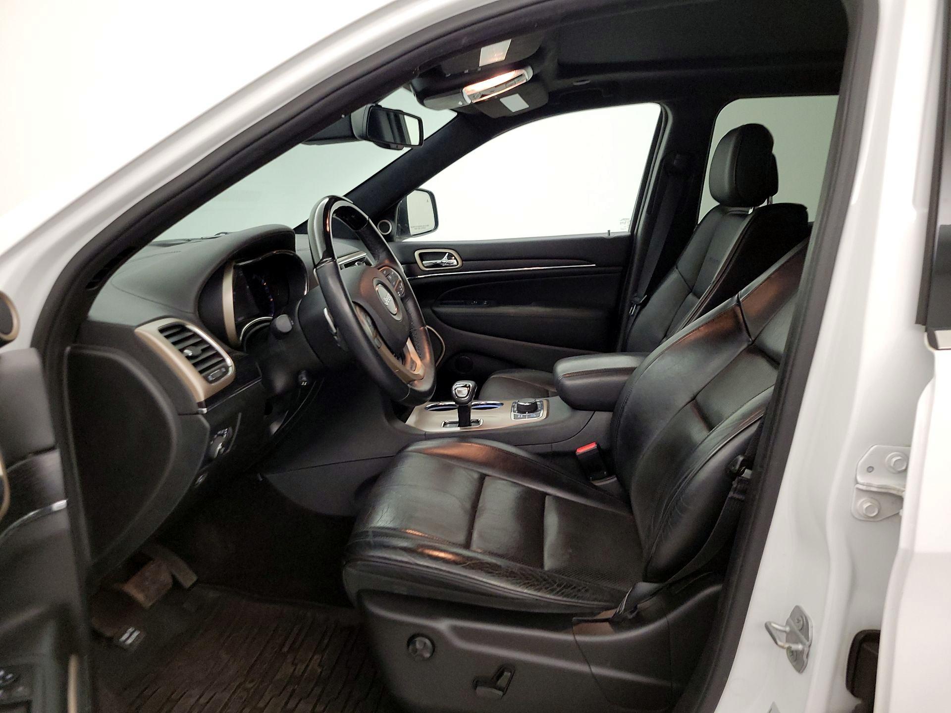 Thumbnail: 2015 Jeep Grand Cherokee - 11