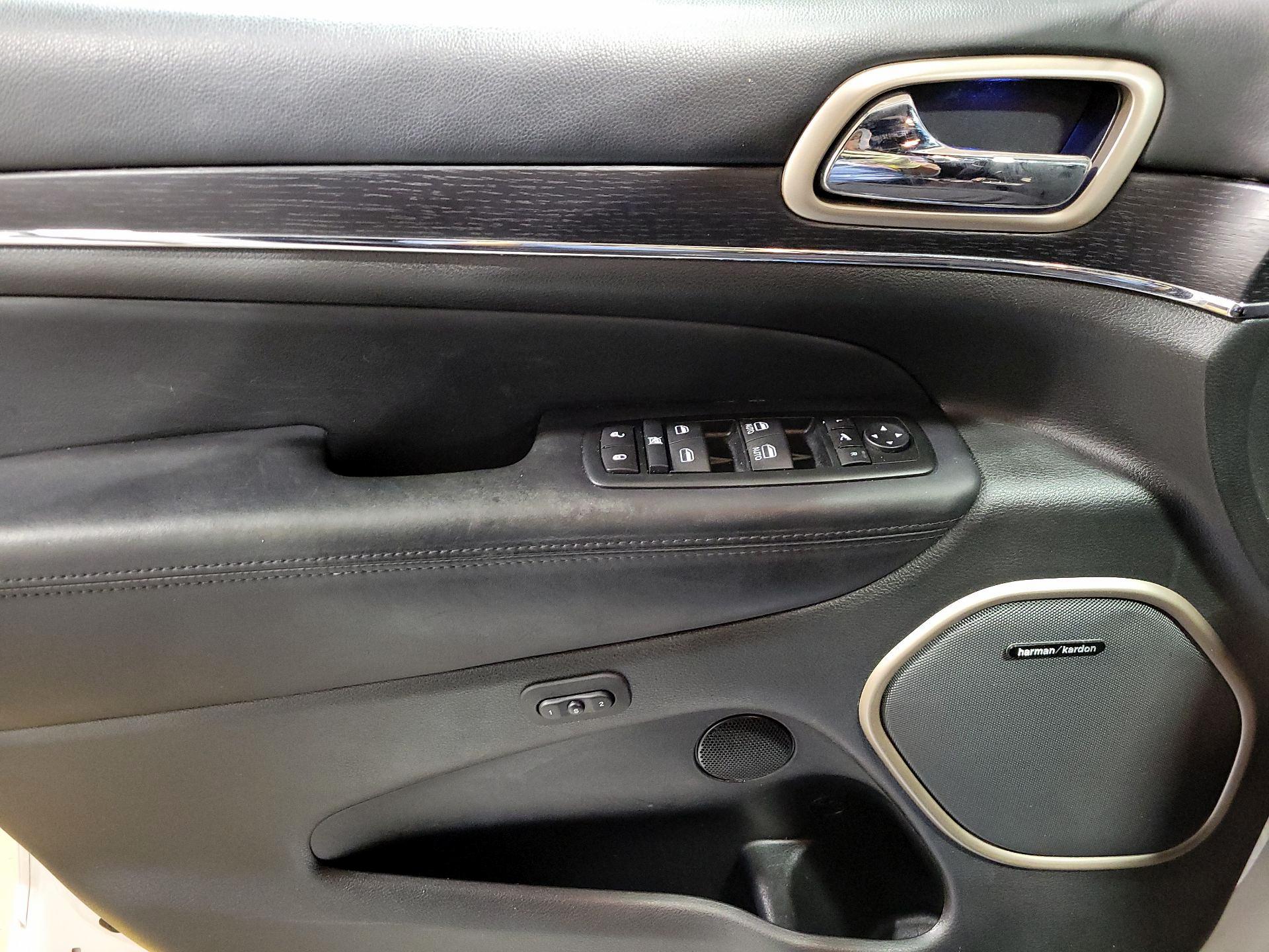 Thumbnail: 2015 Jeep Grand Cherokee - 12