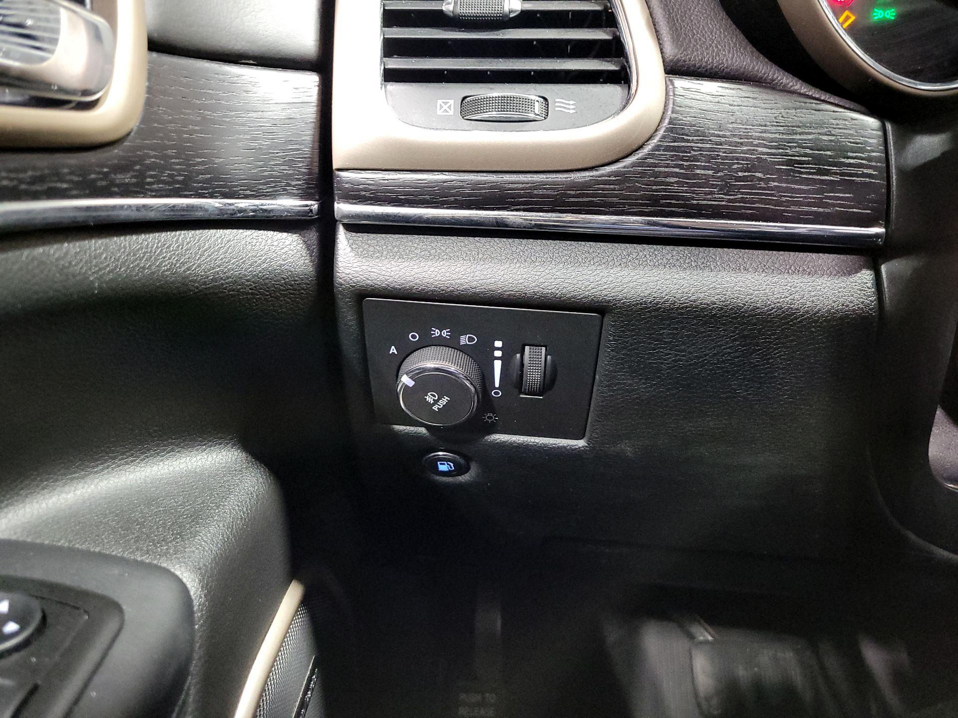 Thumbnail: 2015 Jeep Grand Cherokee - 13