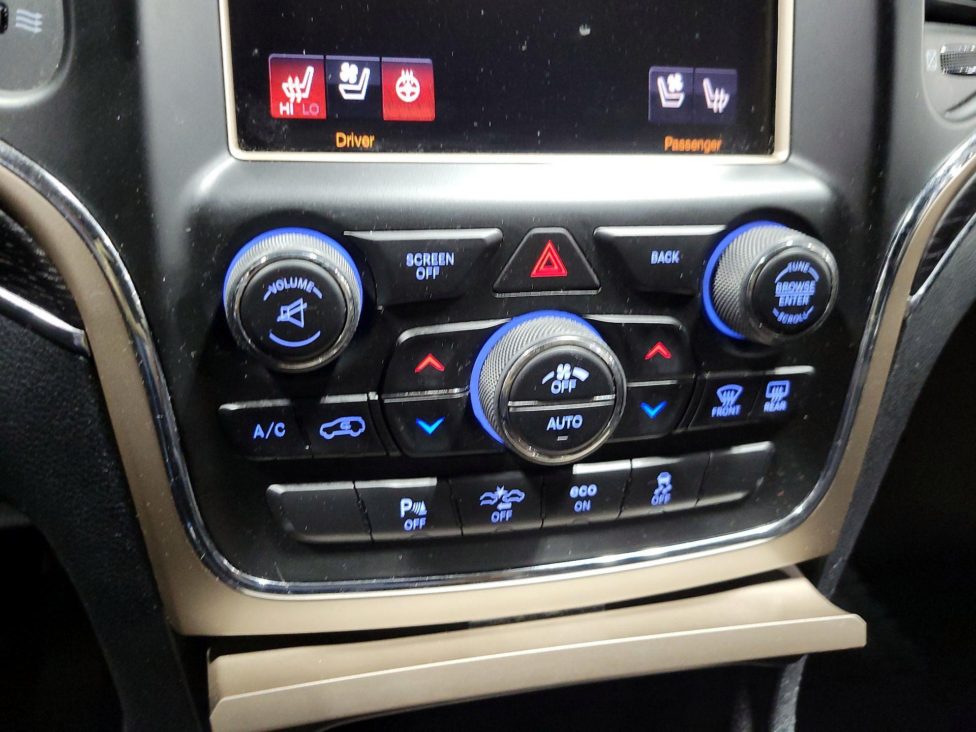 Thumbnail: 2015 Jeep Grand Cherokee - 16