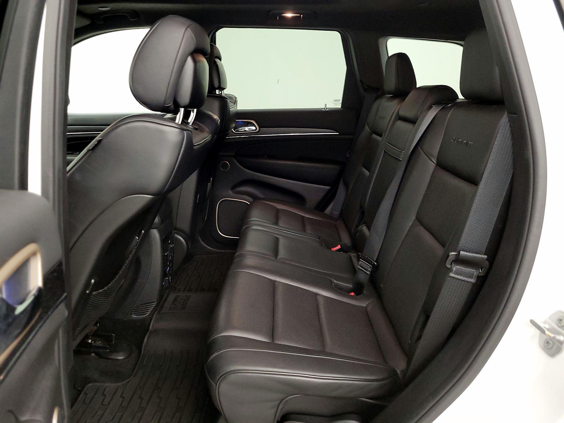 Thumbnail: 2015 Jeep Grand Cherokee - 19