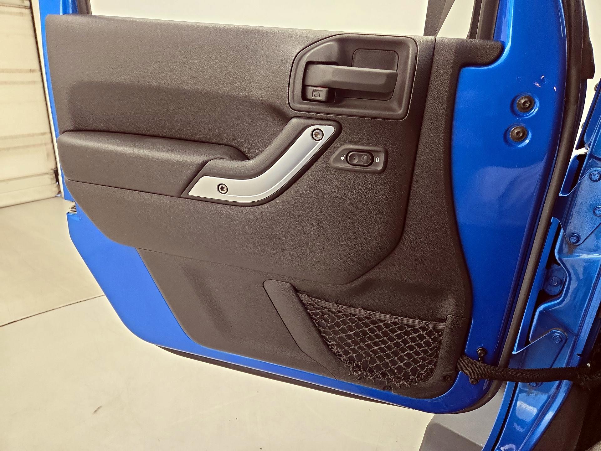 Thumbnail: 2015 Jeep Wrangler - 12