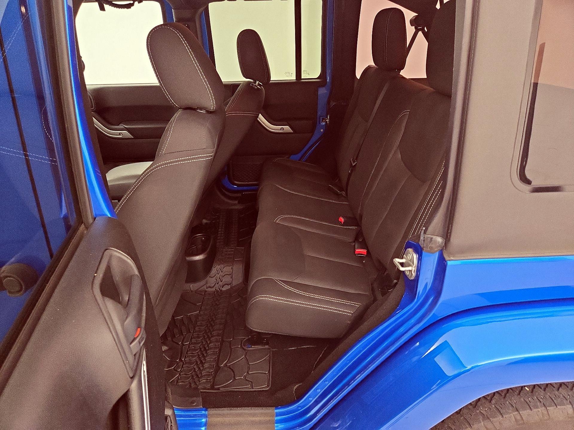 Thumbnail: 2015 Jeep Wrangler - 17