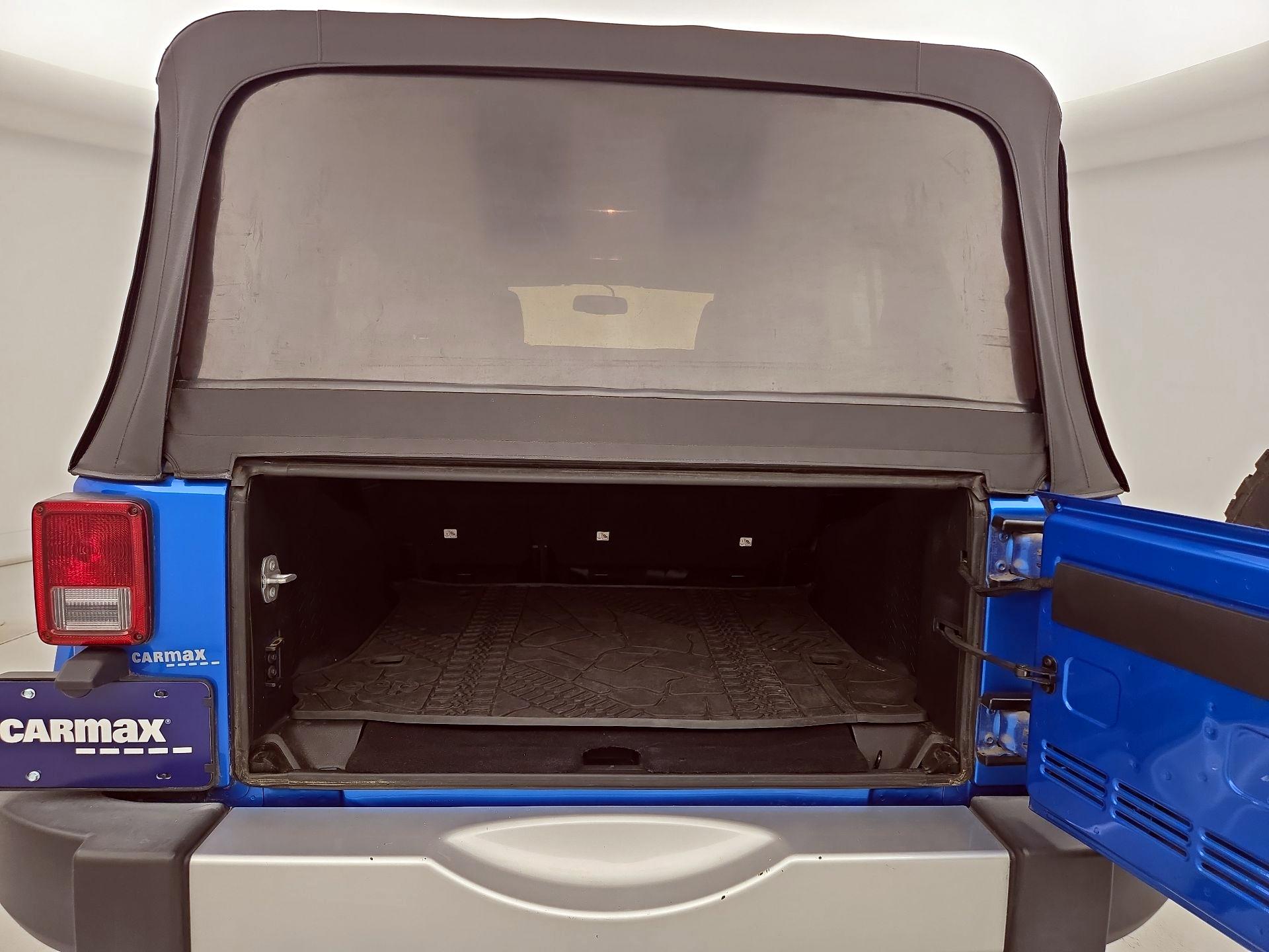 Thumbnail: 2015 Jeep Wrangler - 18