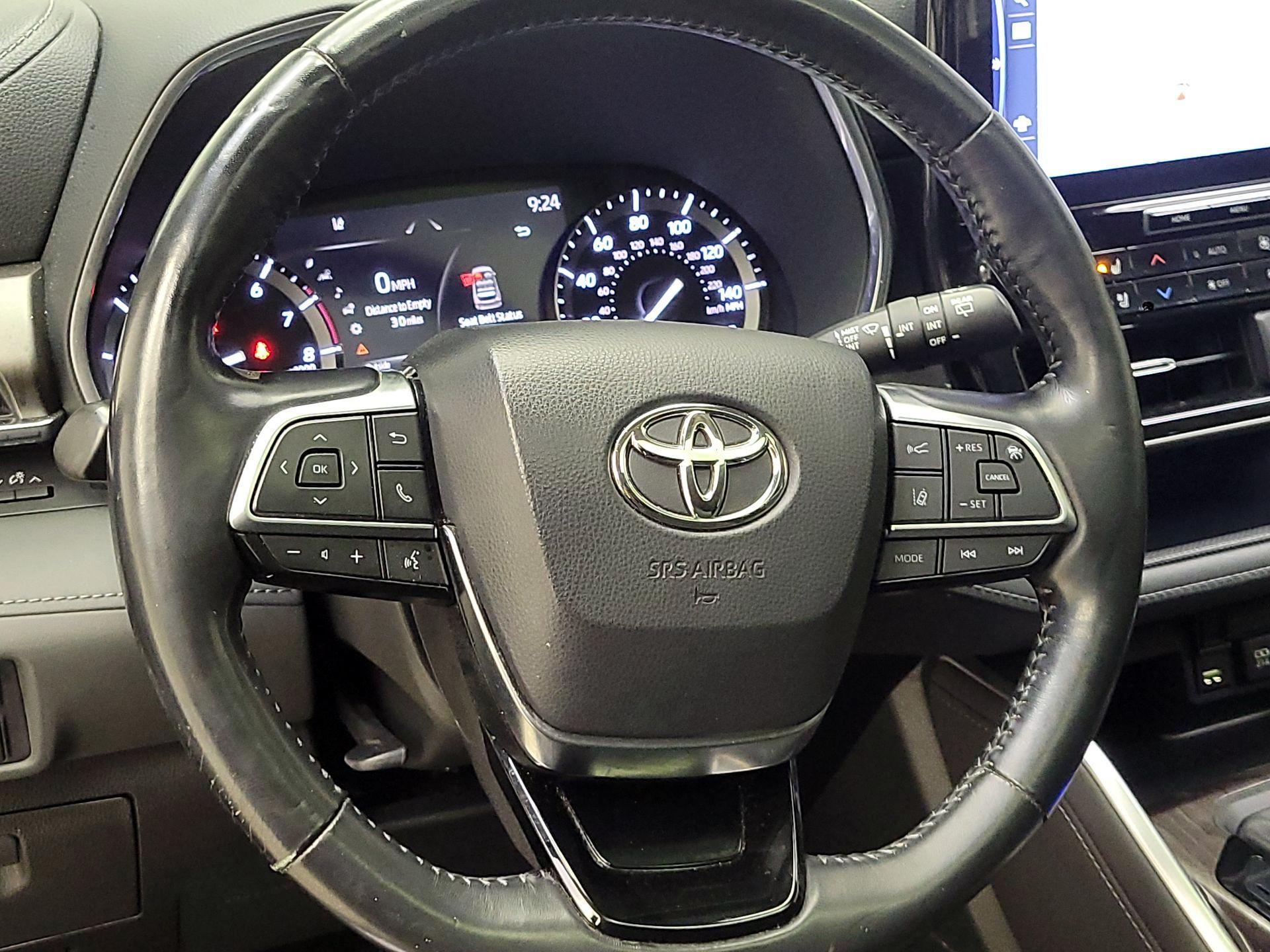 Thumbnail: 2021 Toyota Highlander - 10