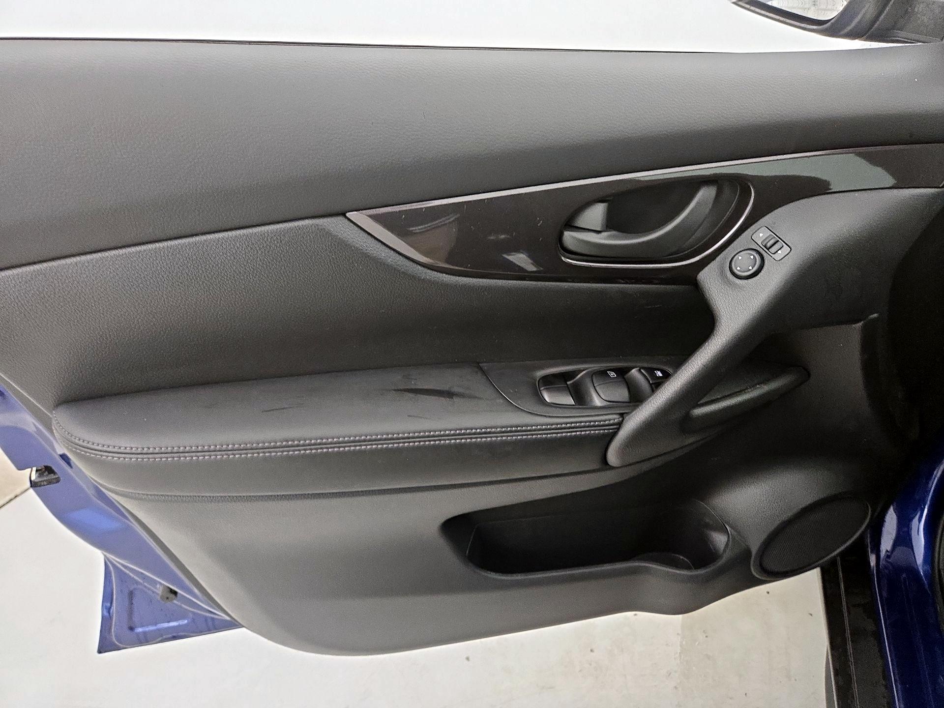 Thumbnail: 2019 Nissan Rogue - 12