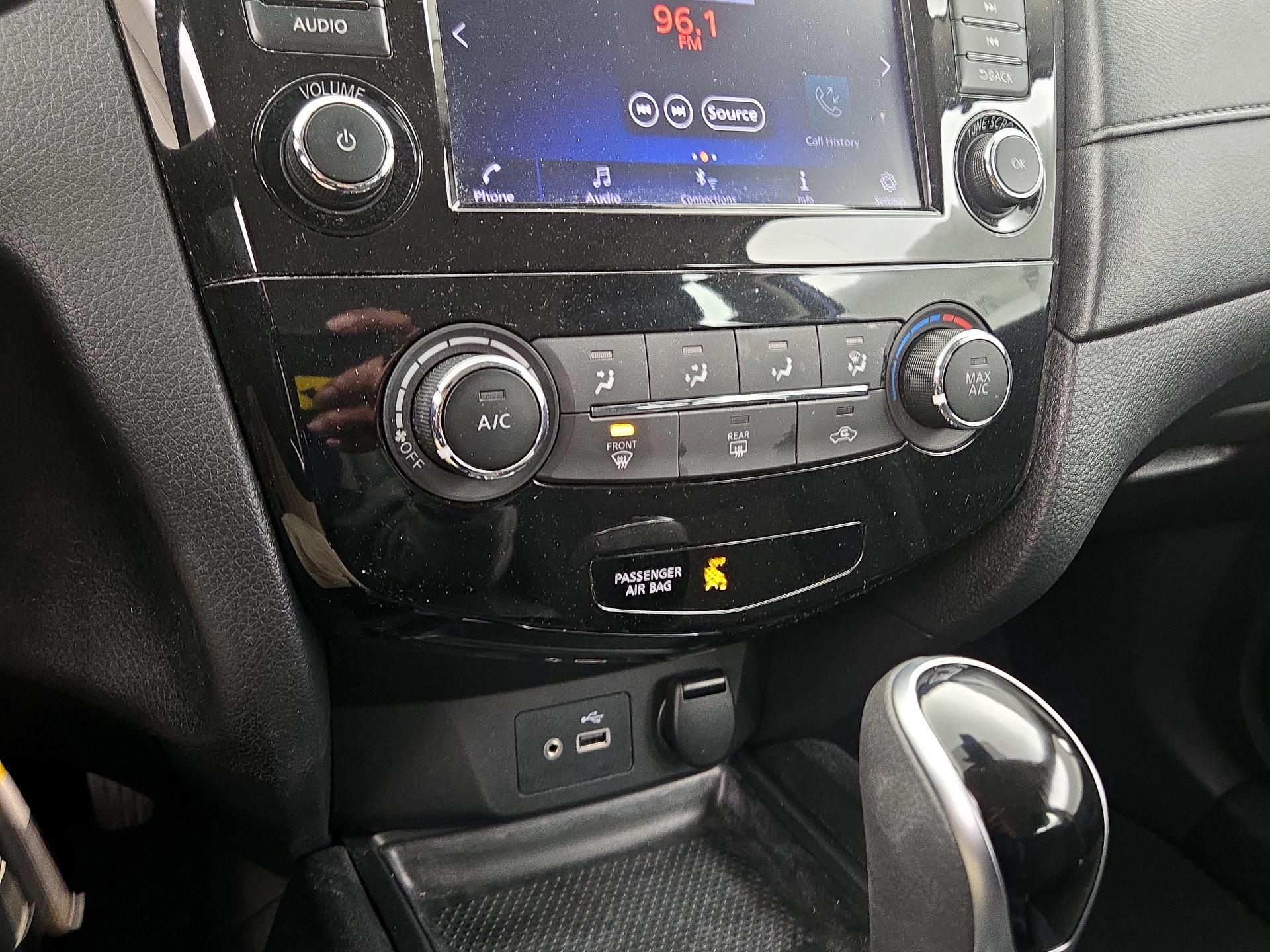 Thumbnail: 2019 Nissan Rogue - 16