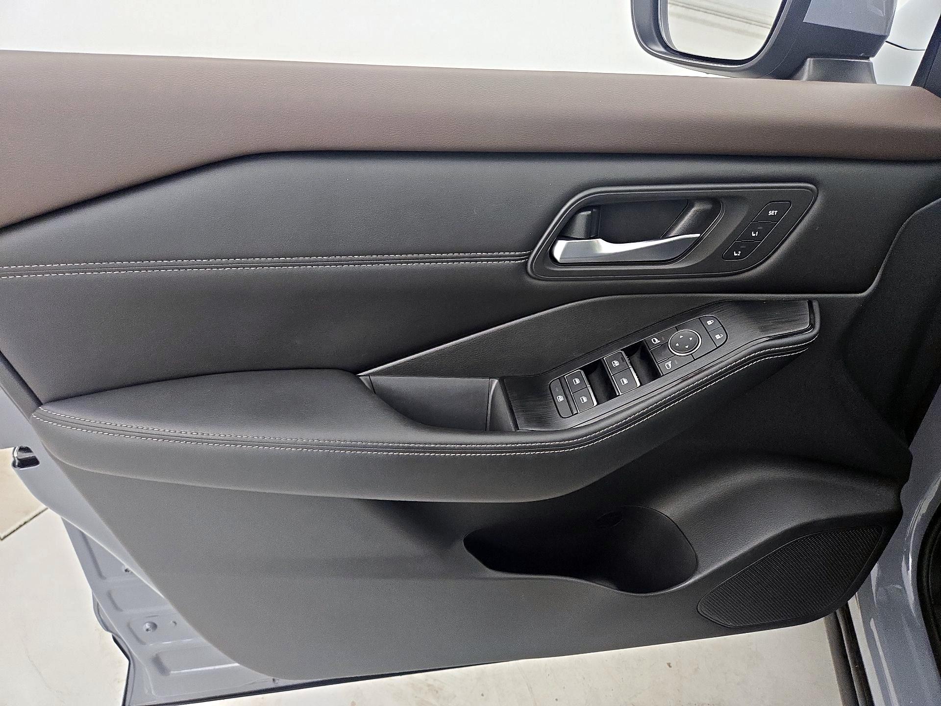 Thumbnail: 2022 Nissan Rogue - 12