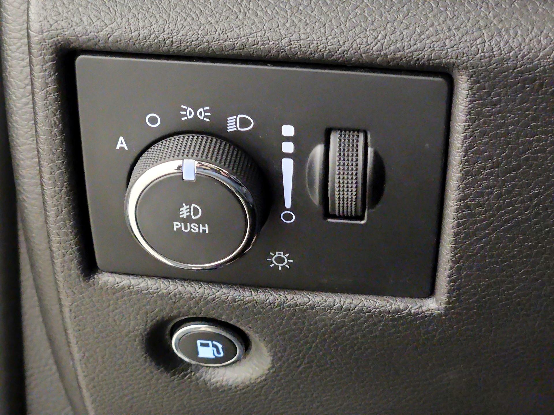 Thumbnail: 2020 Jeep Grand Cherokee - 13