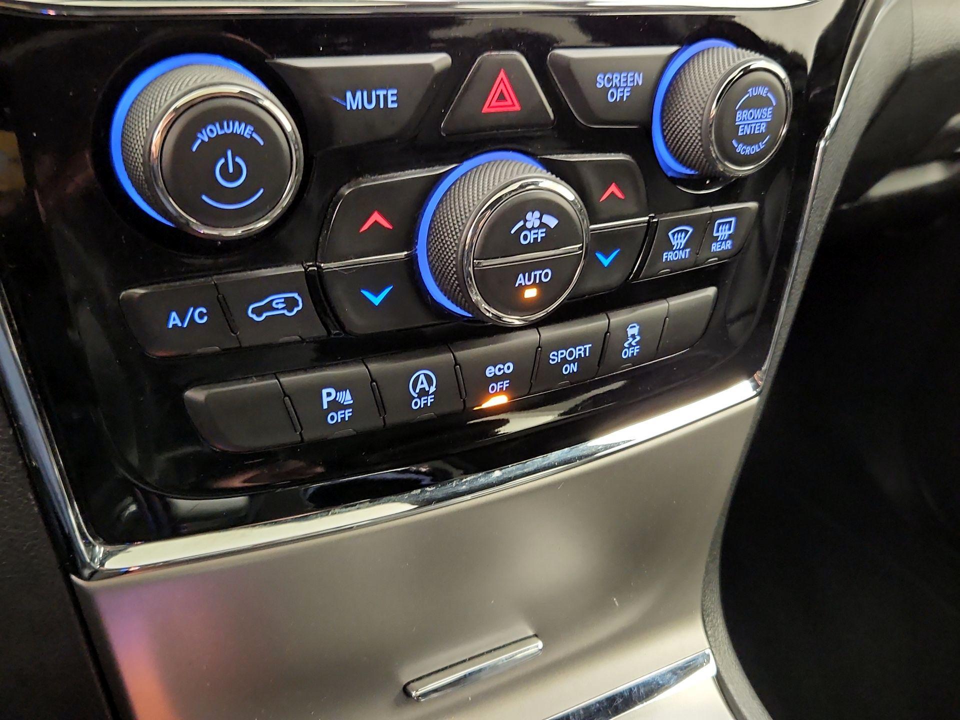 Thumbnail: 2020 Jeep Grand Cherokee - 17