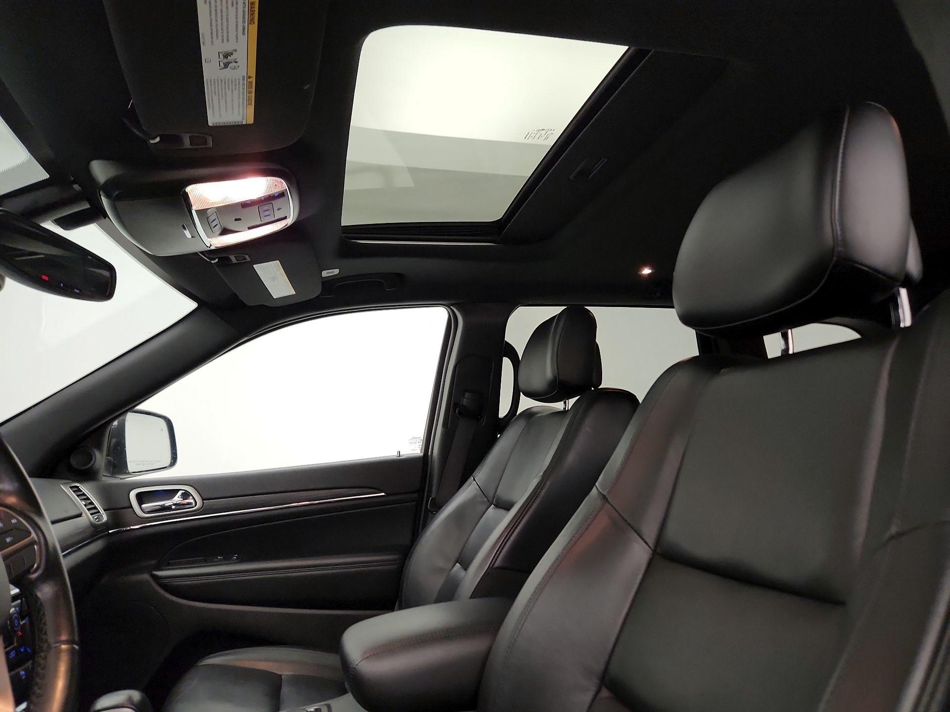 Thumbnail: 2020 Jeep Grand Cherokee - 20