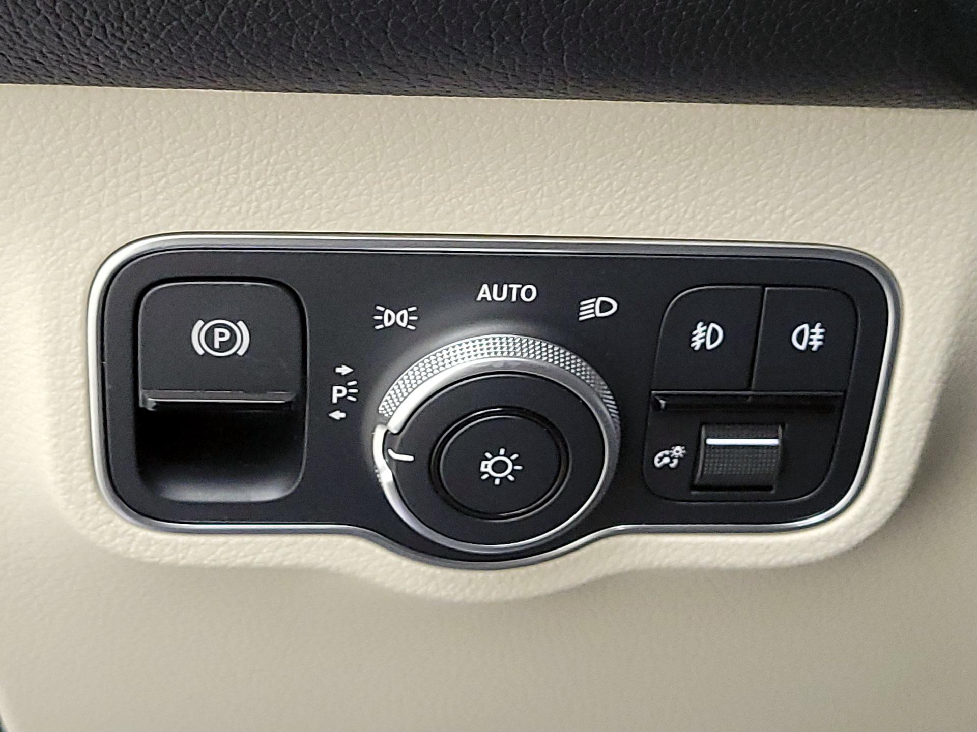 Thumbnail: 2025 Mercedes-Benz GLB - 13